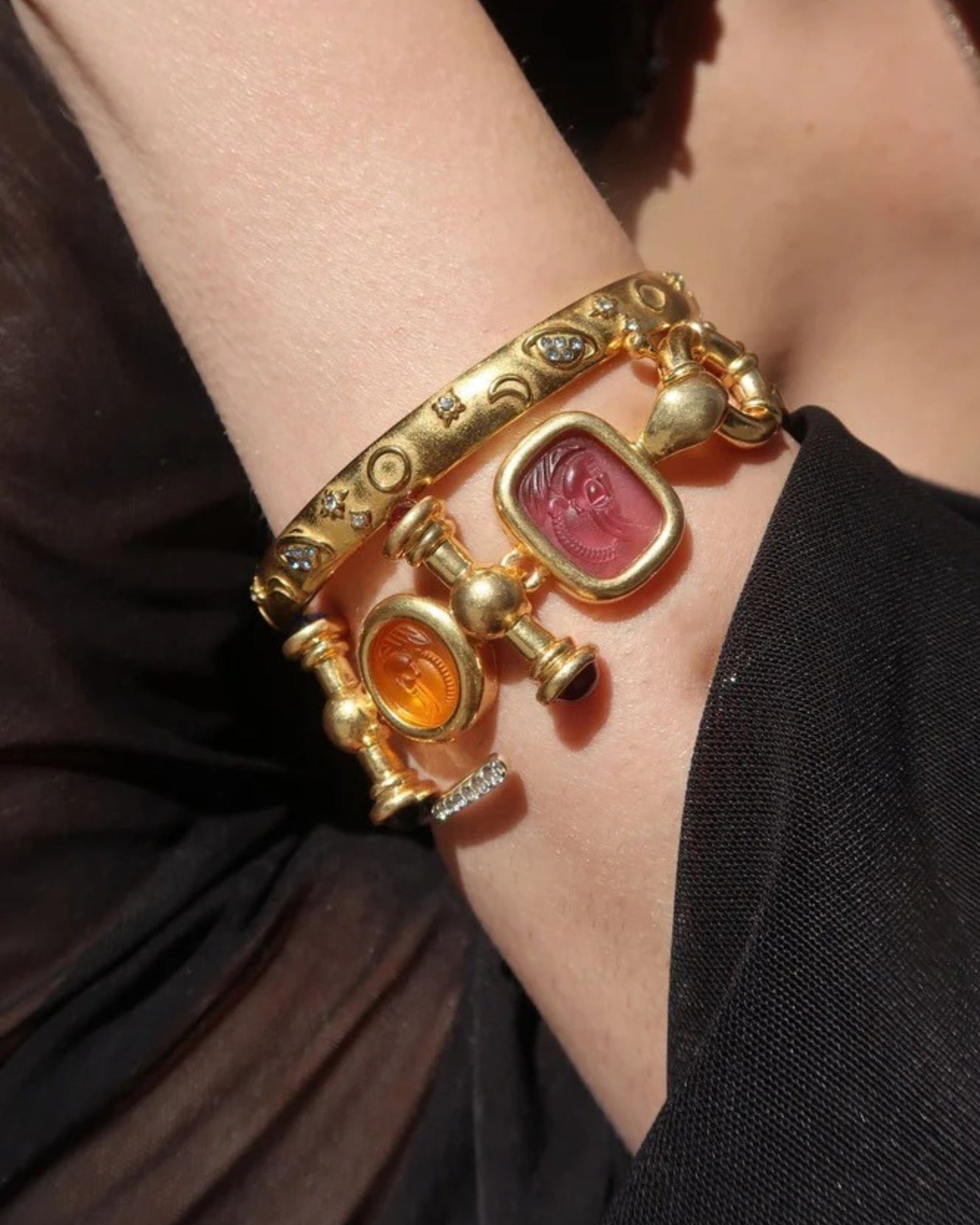 Gold_Arabella_Cameo_Bracelet_12