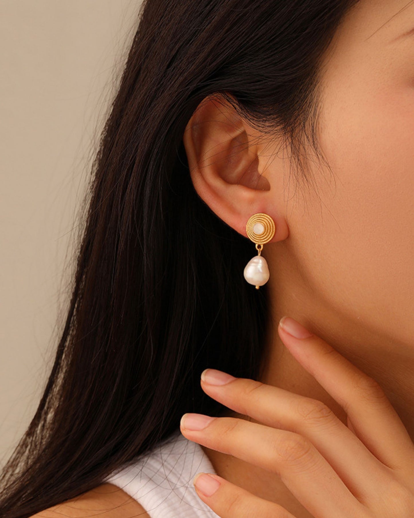 Gold_Arl_sienne_Pearl_Earrings_2