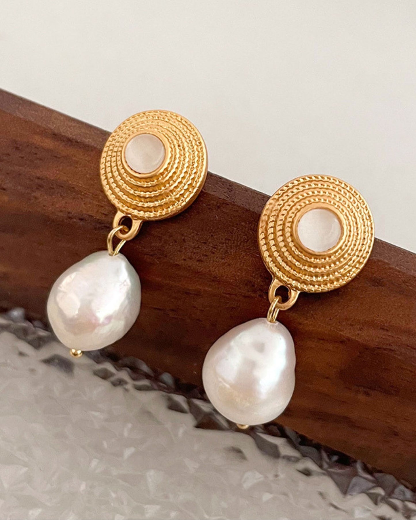 Gold_Arl_sienne_Pearl_Earrings_4