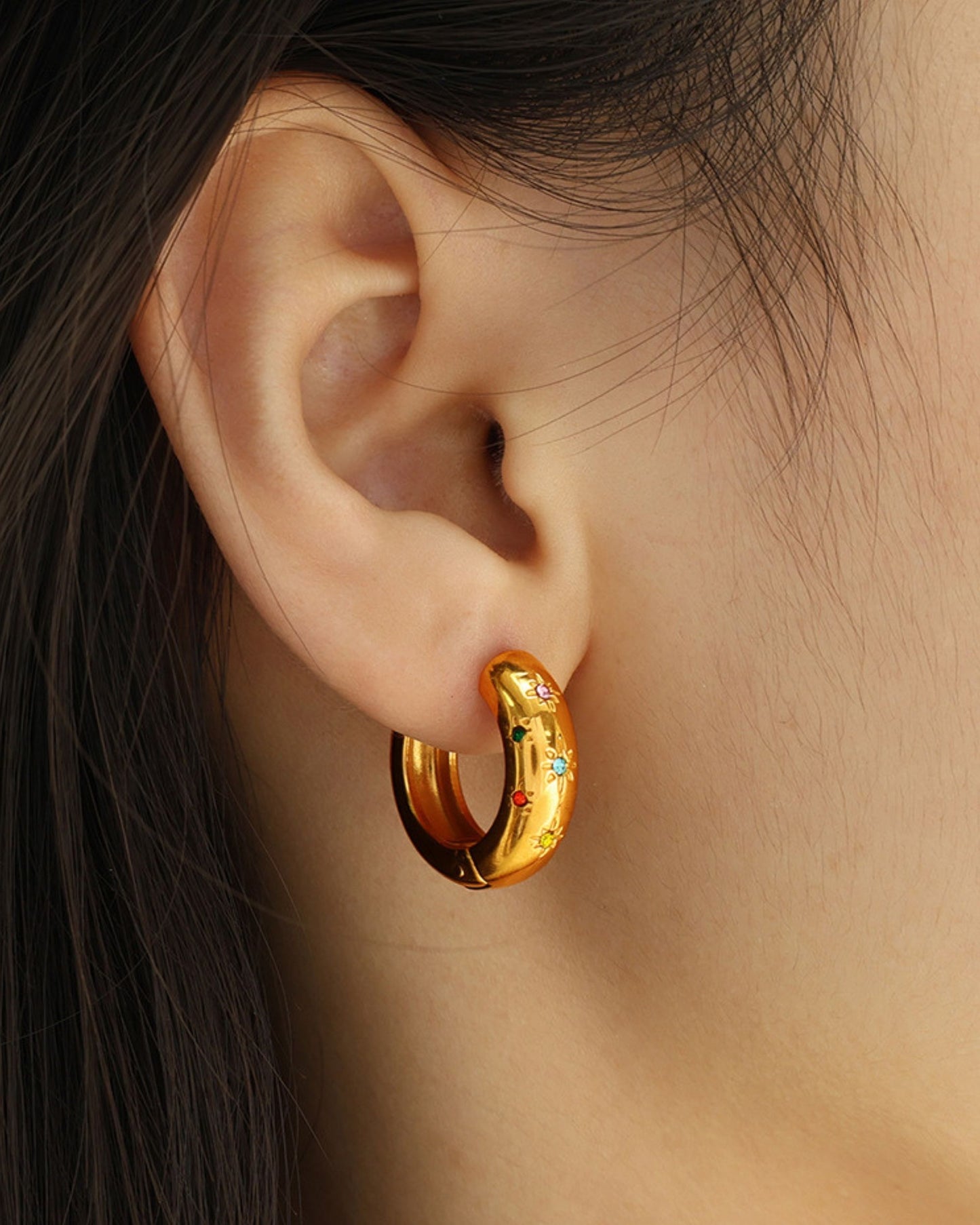 Gold_Bloomdrop_Huggie_Earrings_2