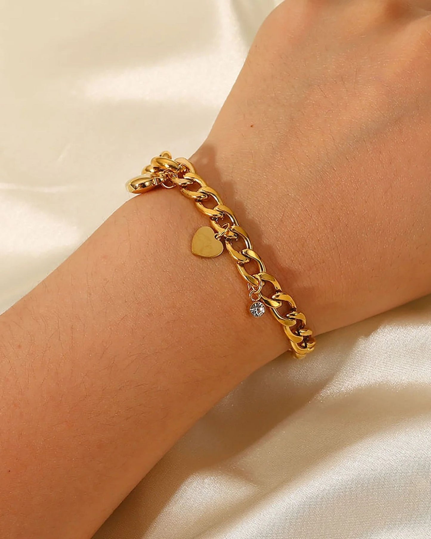 Gold_Bubble_Heart_Bracelet_5