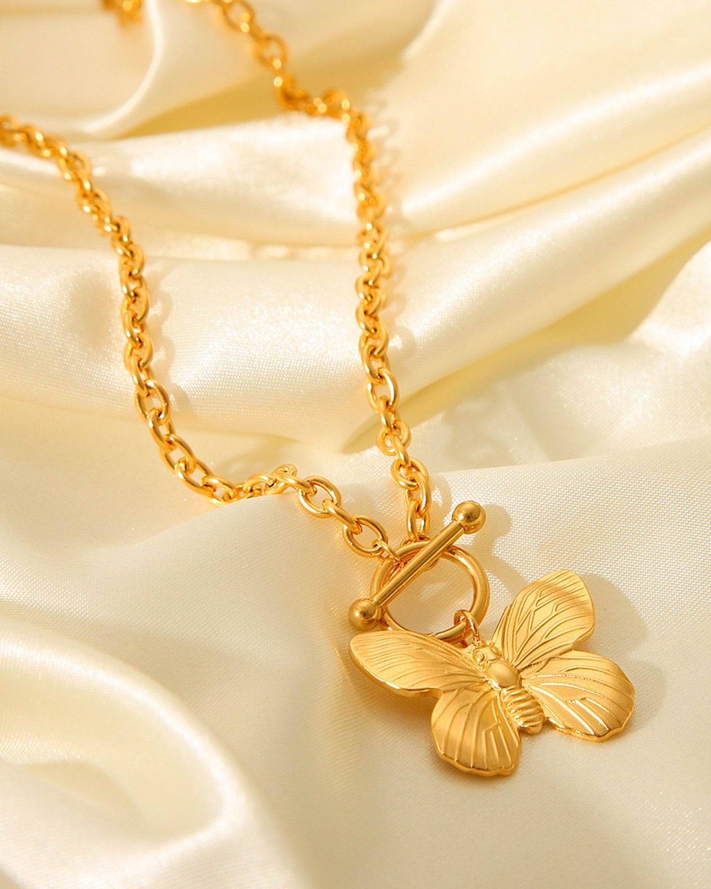 Gold_Butterfly_Pendant_Necklace_3