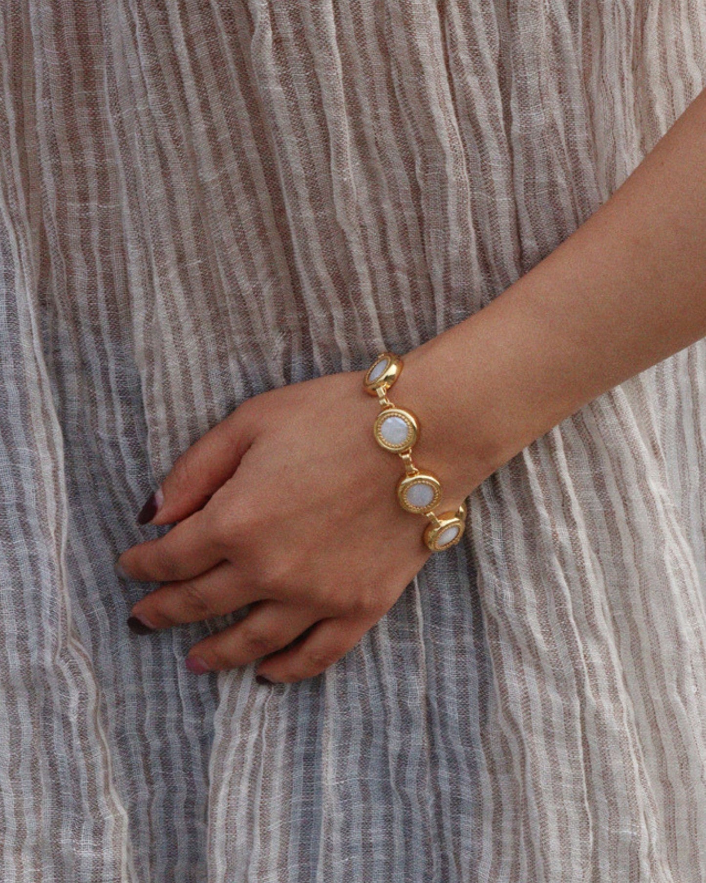 Gold_Calen_Pearl_Bracelet_3