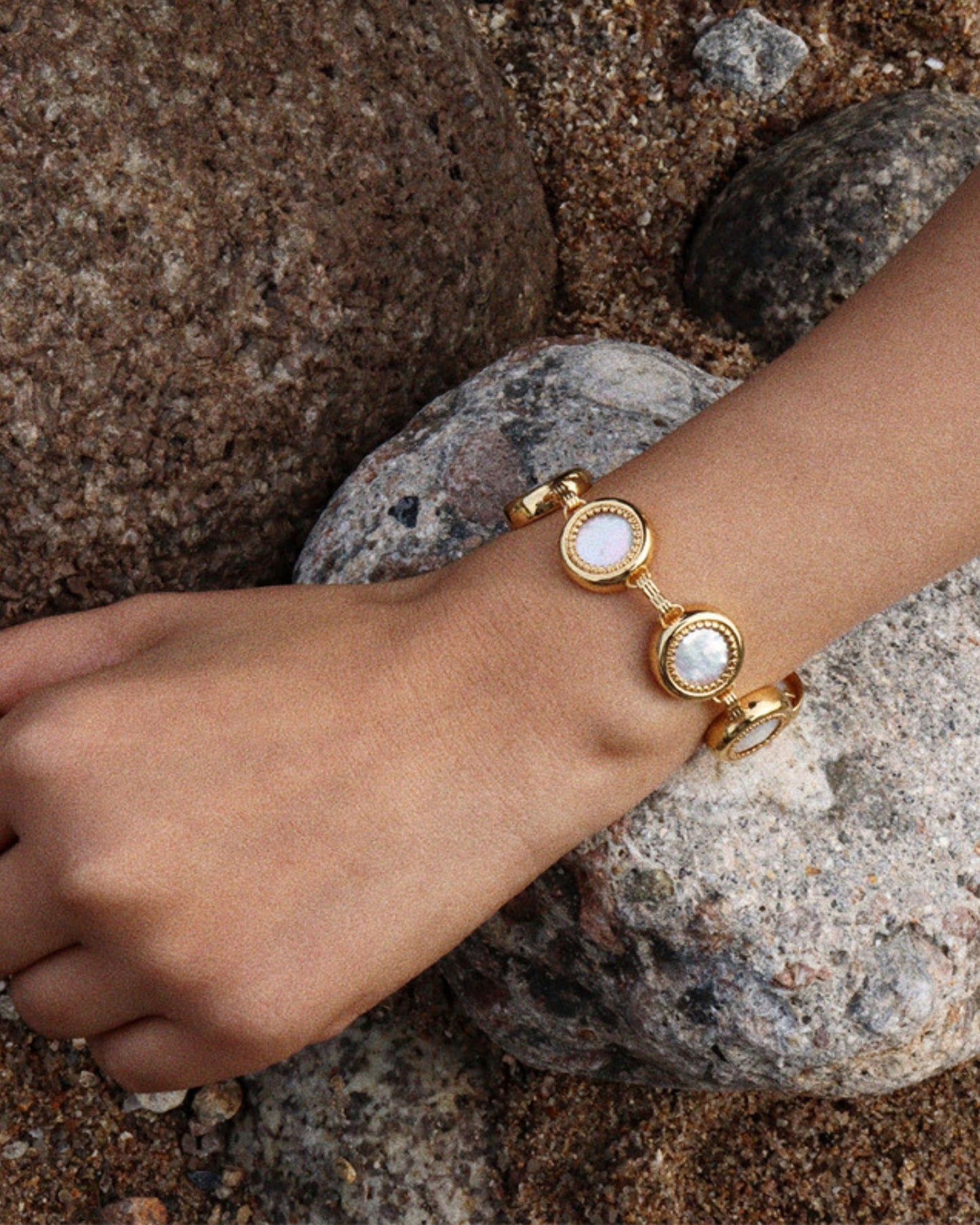 Gold_Calen_Pearl_Bracelet_5