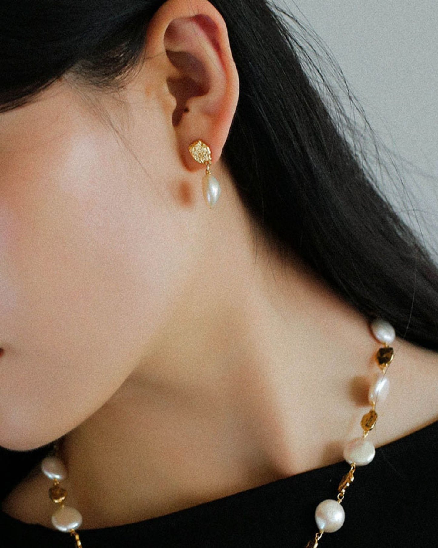 Gold_Calista_Pearl_Drop_Earrings_4
