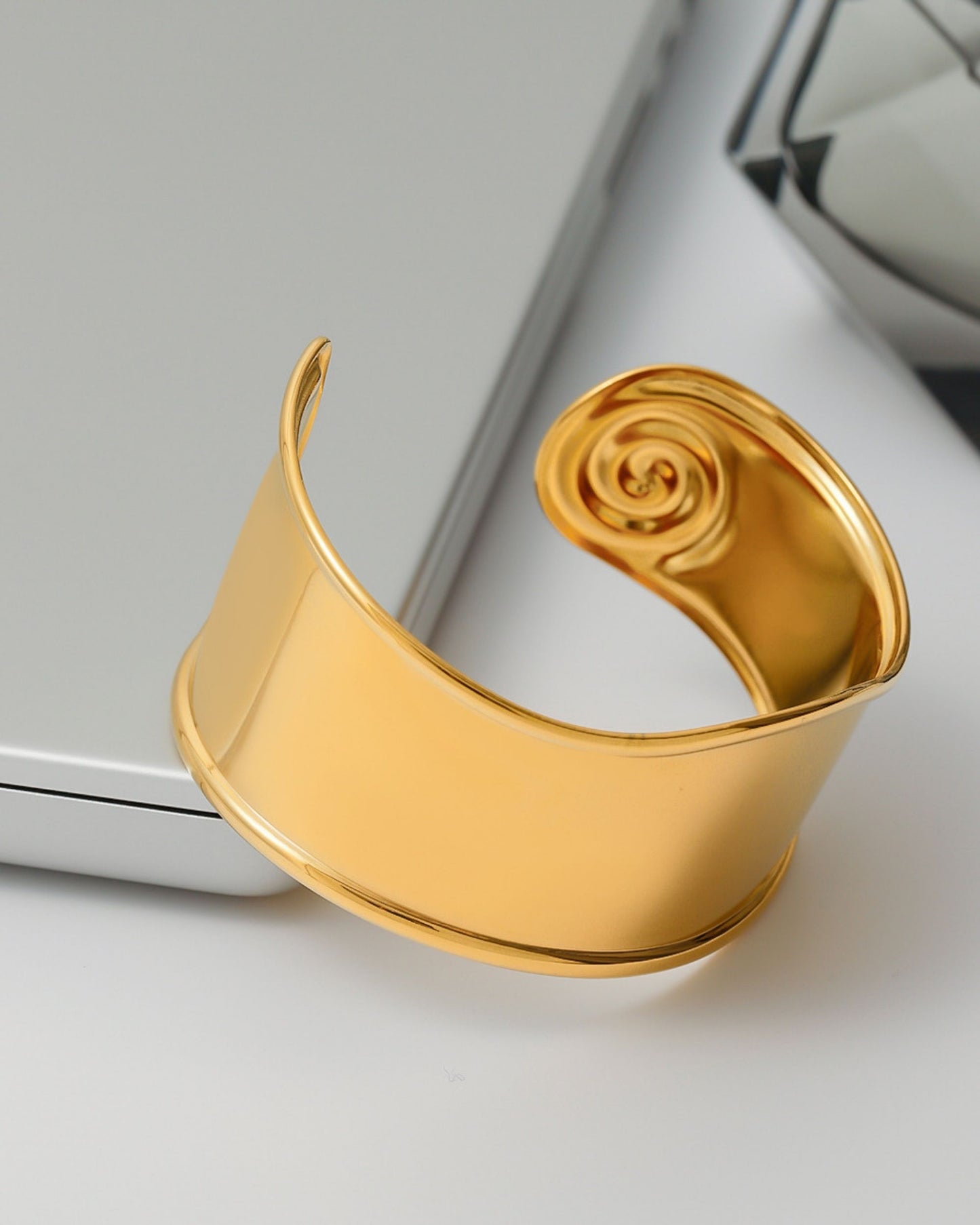 Gold_Cast_Shell_Bangle_3