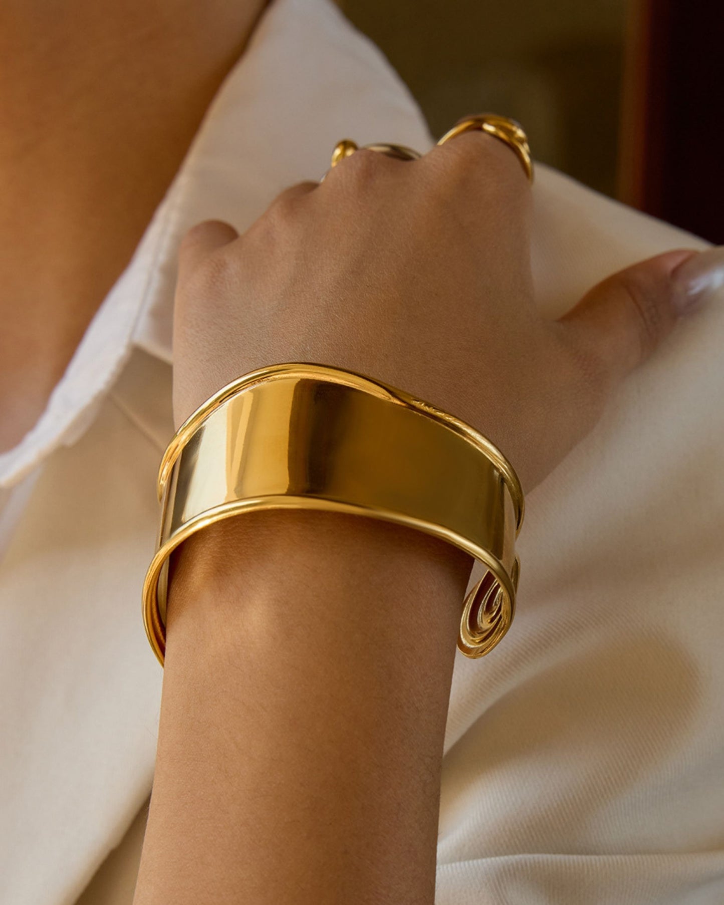 Gold_Cast_Shell_Bangle_4