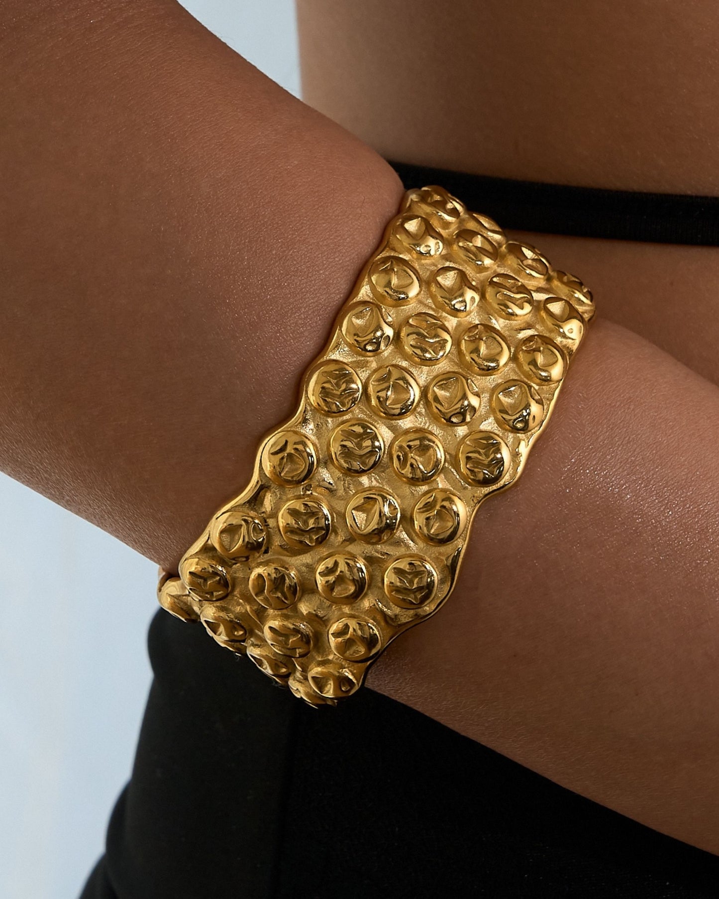 Gold_Cavo_Tactile_Bracelet_2