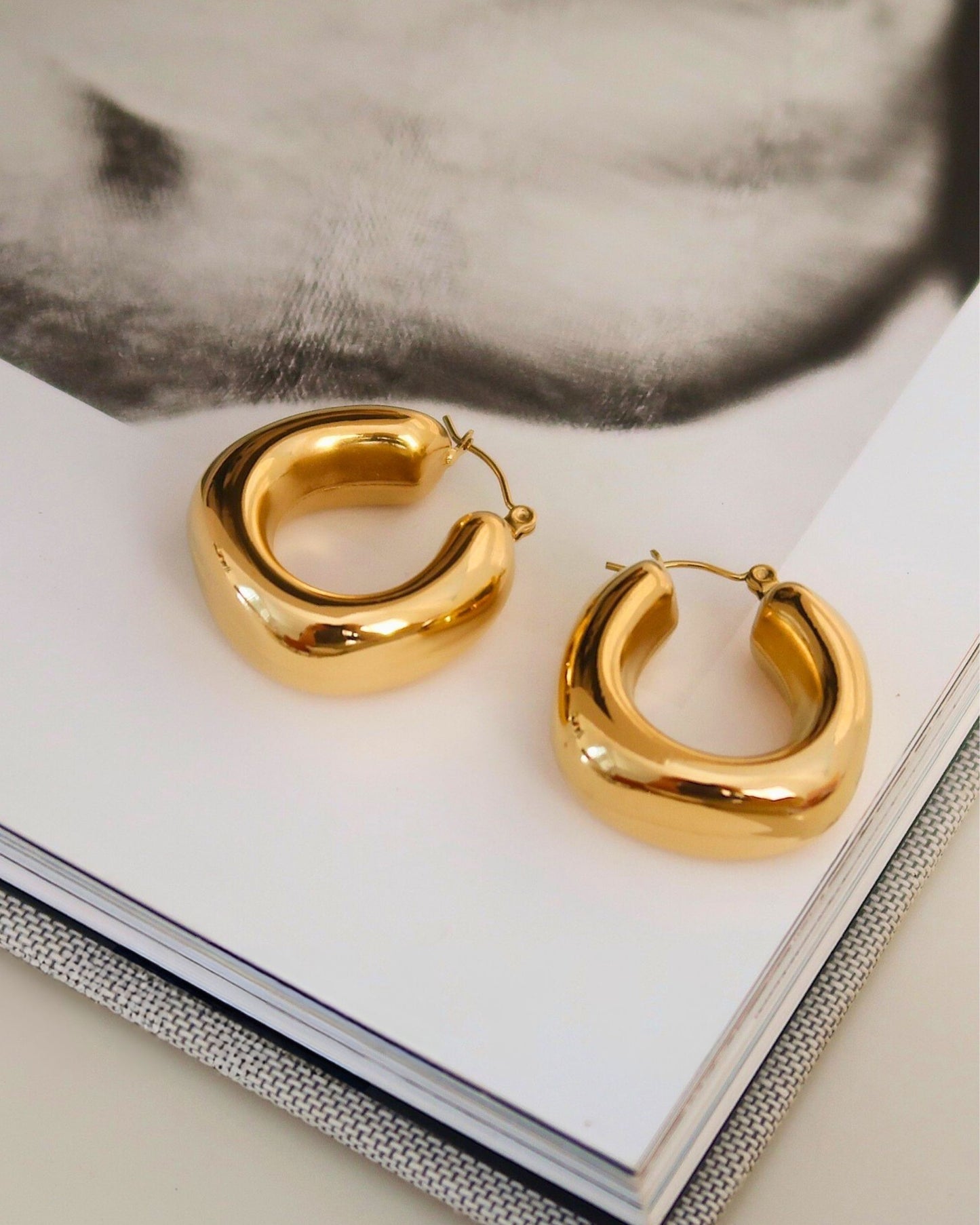 Gold_Chunky_Square_Hoop_Earrings_4