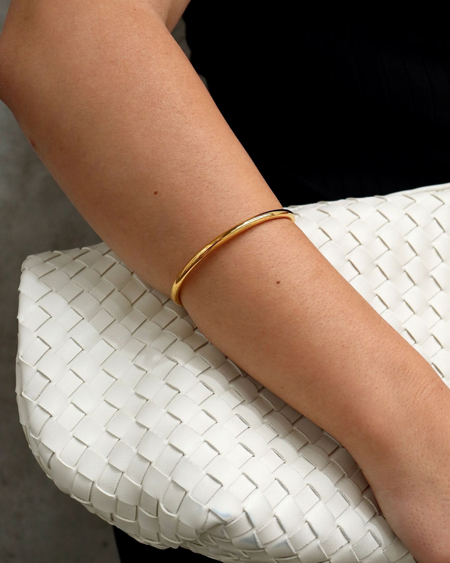Gold_Circle_Bangle_2