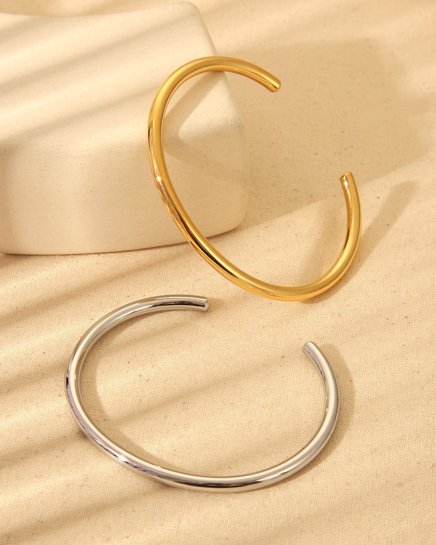 Gold_Circle_Bangle_3