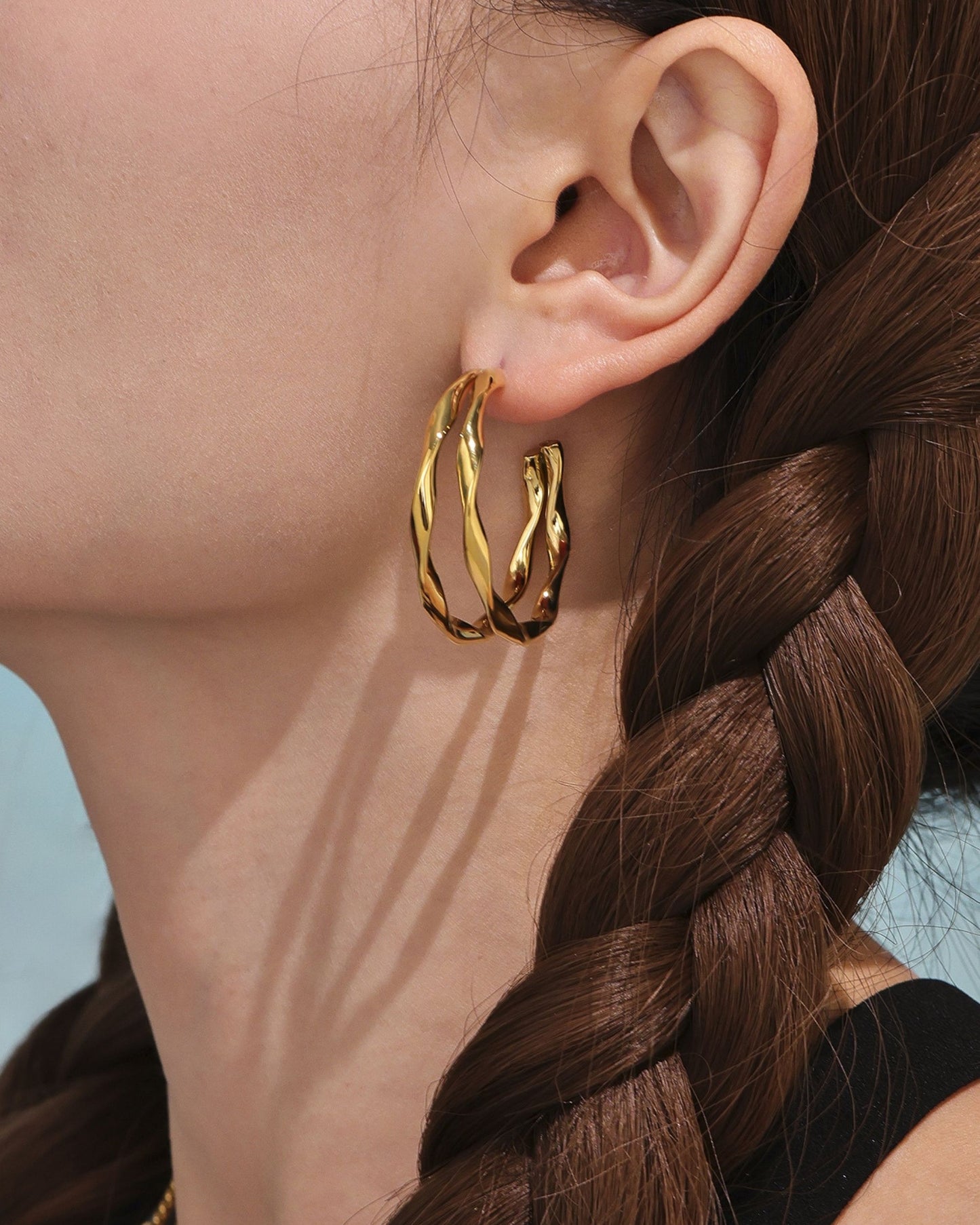 Gold_Clueless_Curve_Earrings_2