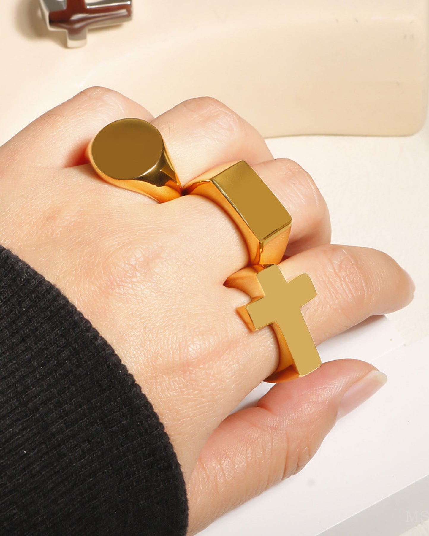 Gold_Crossline_Signet_Ring_2