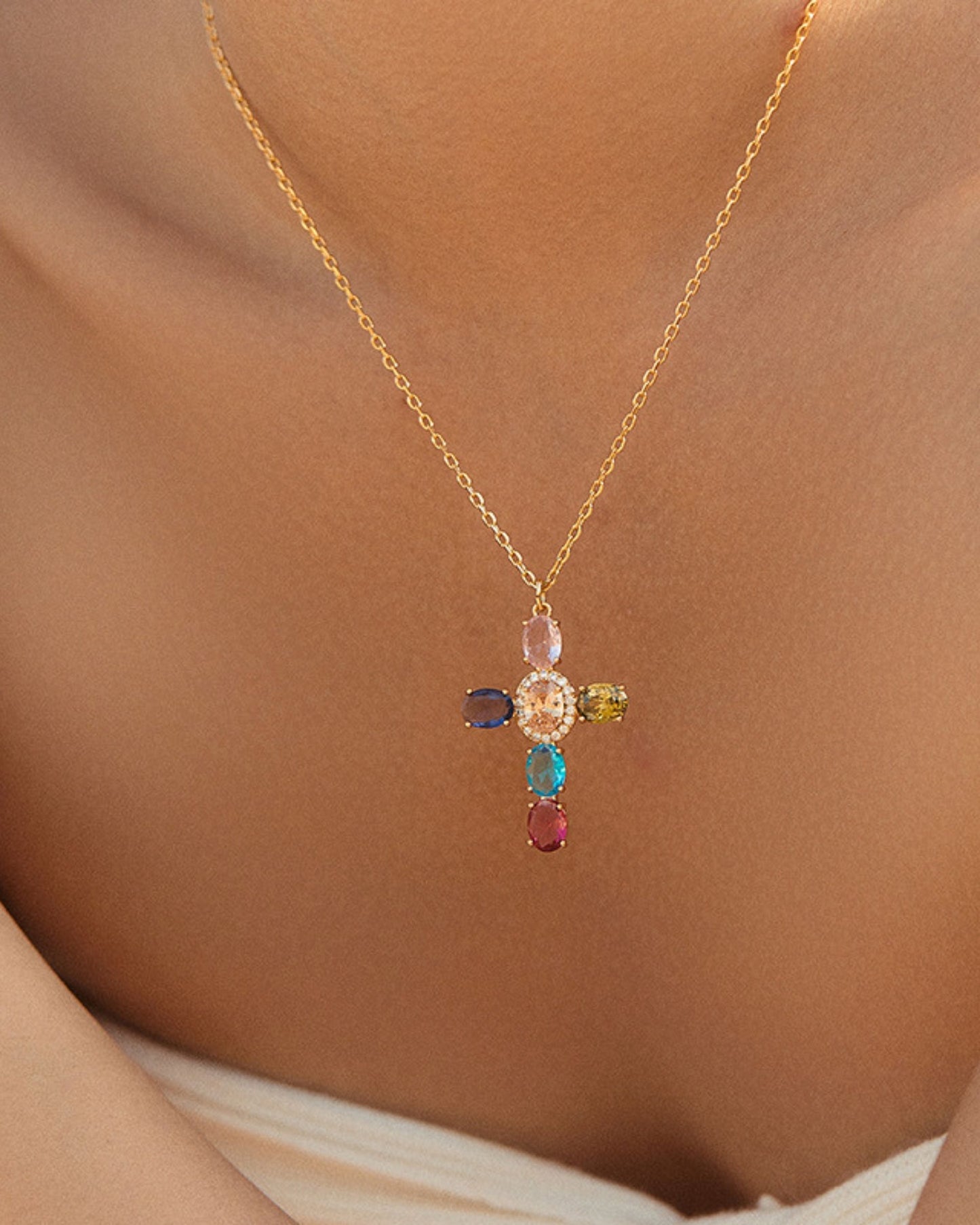 Gold_Dainty_Cross_Pendant_Necklace_2