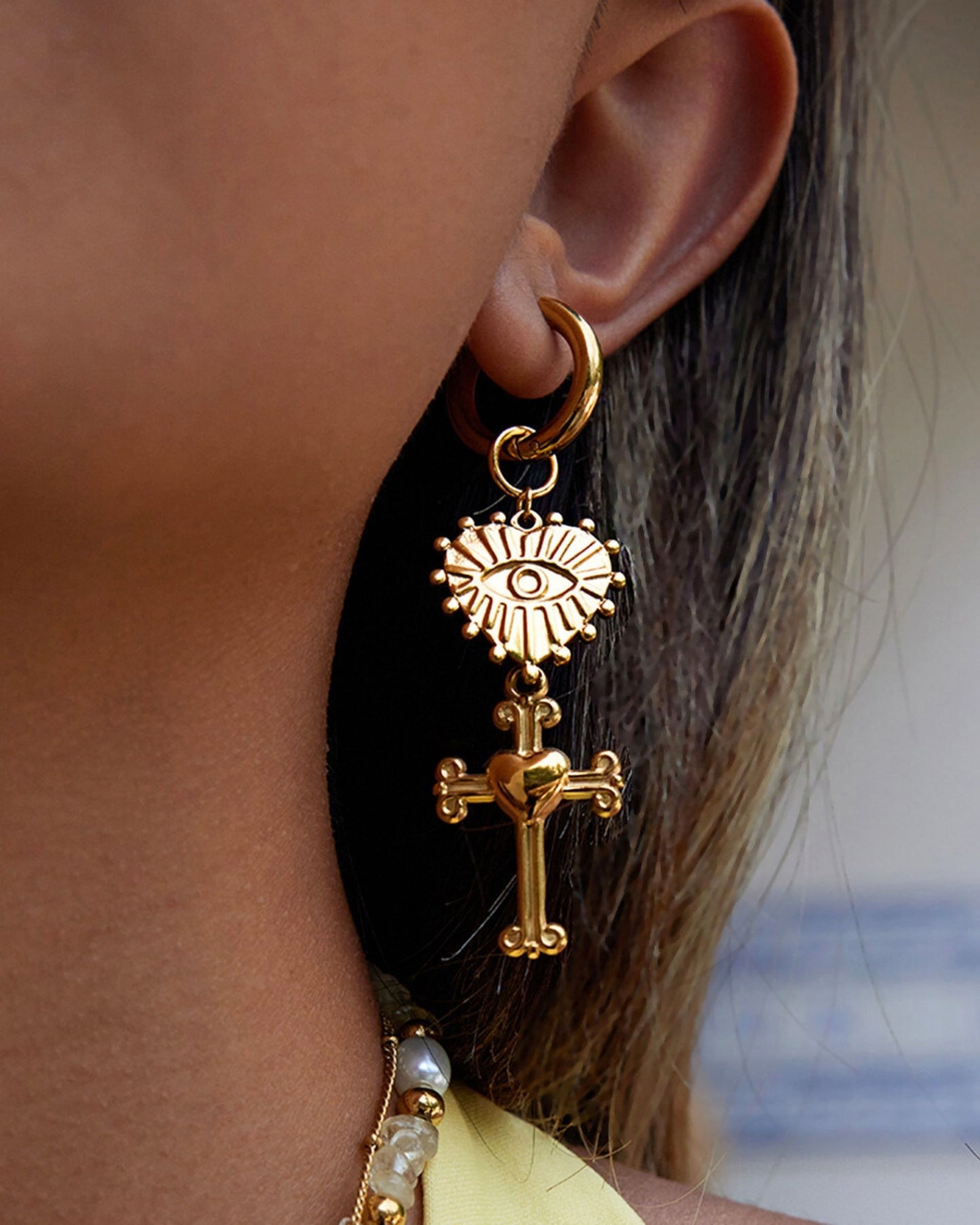 Gold_Devil_Kiss_Earrings_3