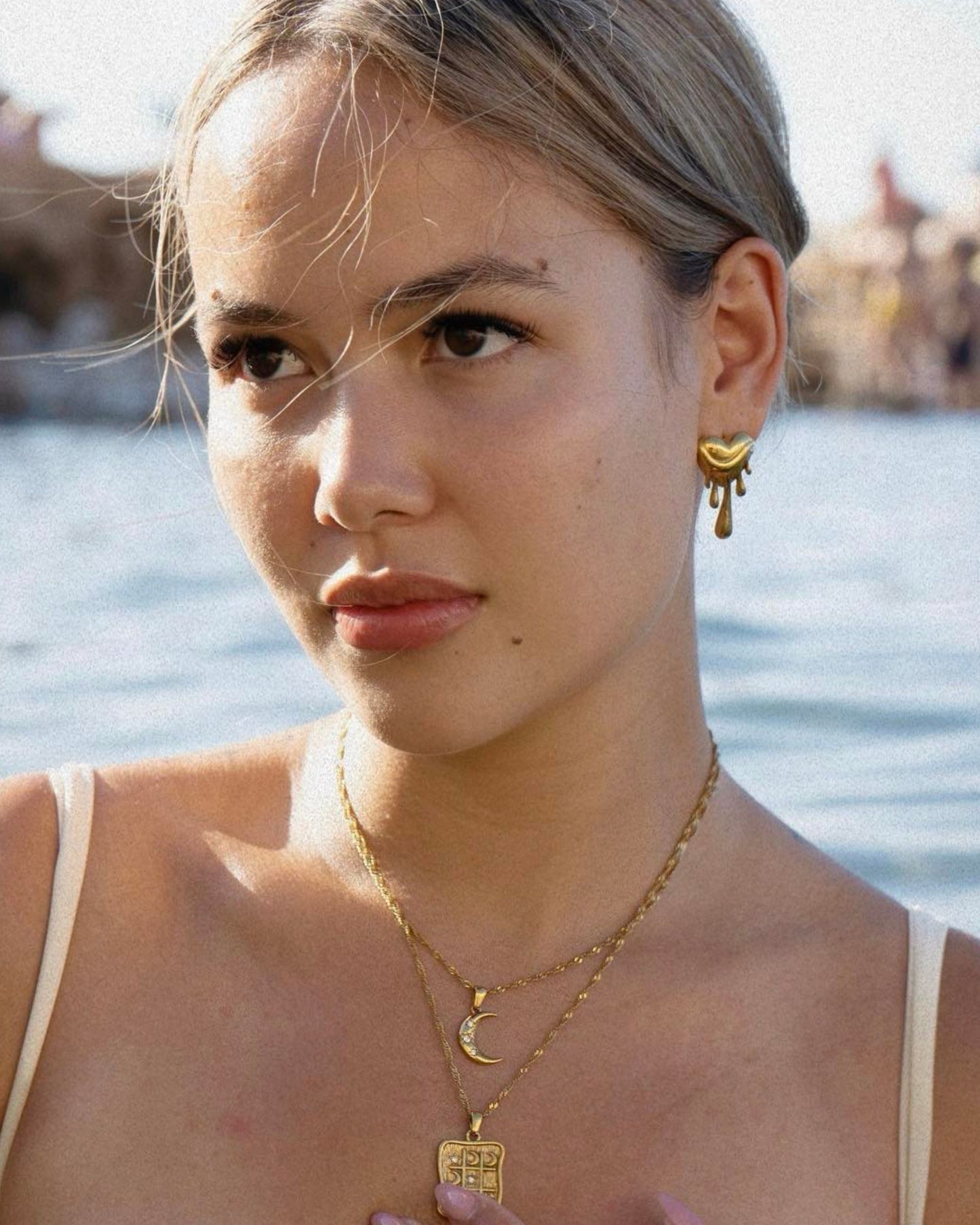 Gold_Dripping_Heart_Stud_Earrings_6