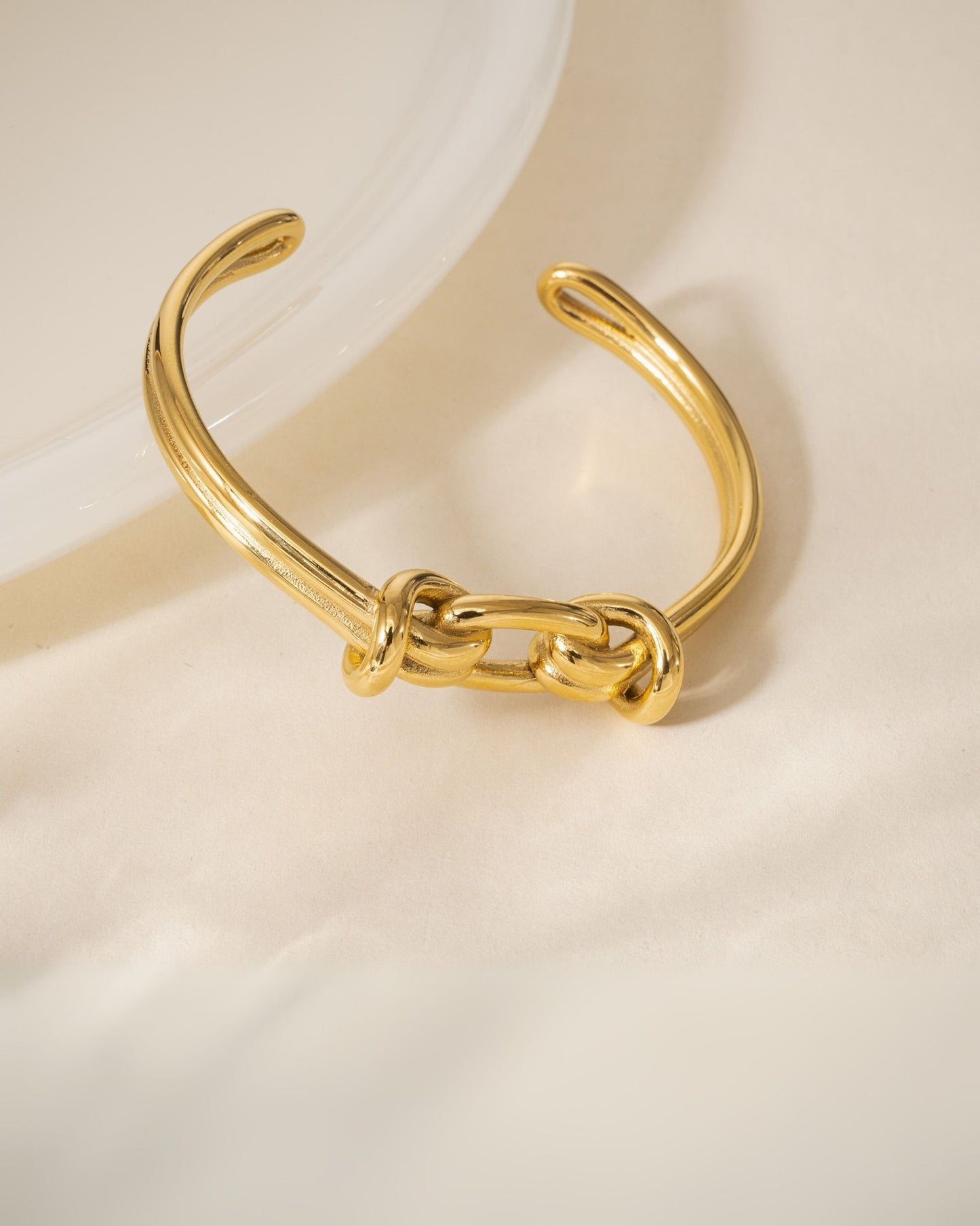 Gold_Elara_Bangle_3