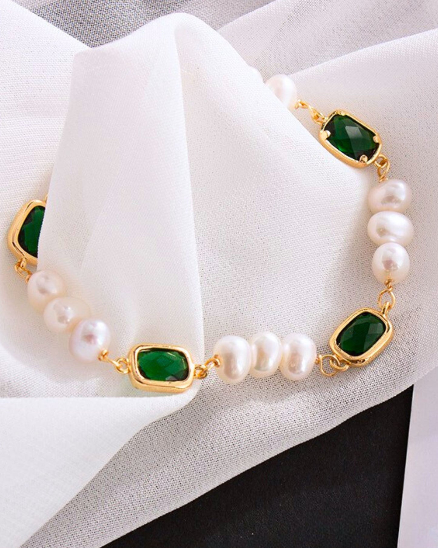 Gold_Emerald_Murmur_Pearl_Bracelet_2