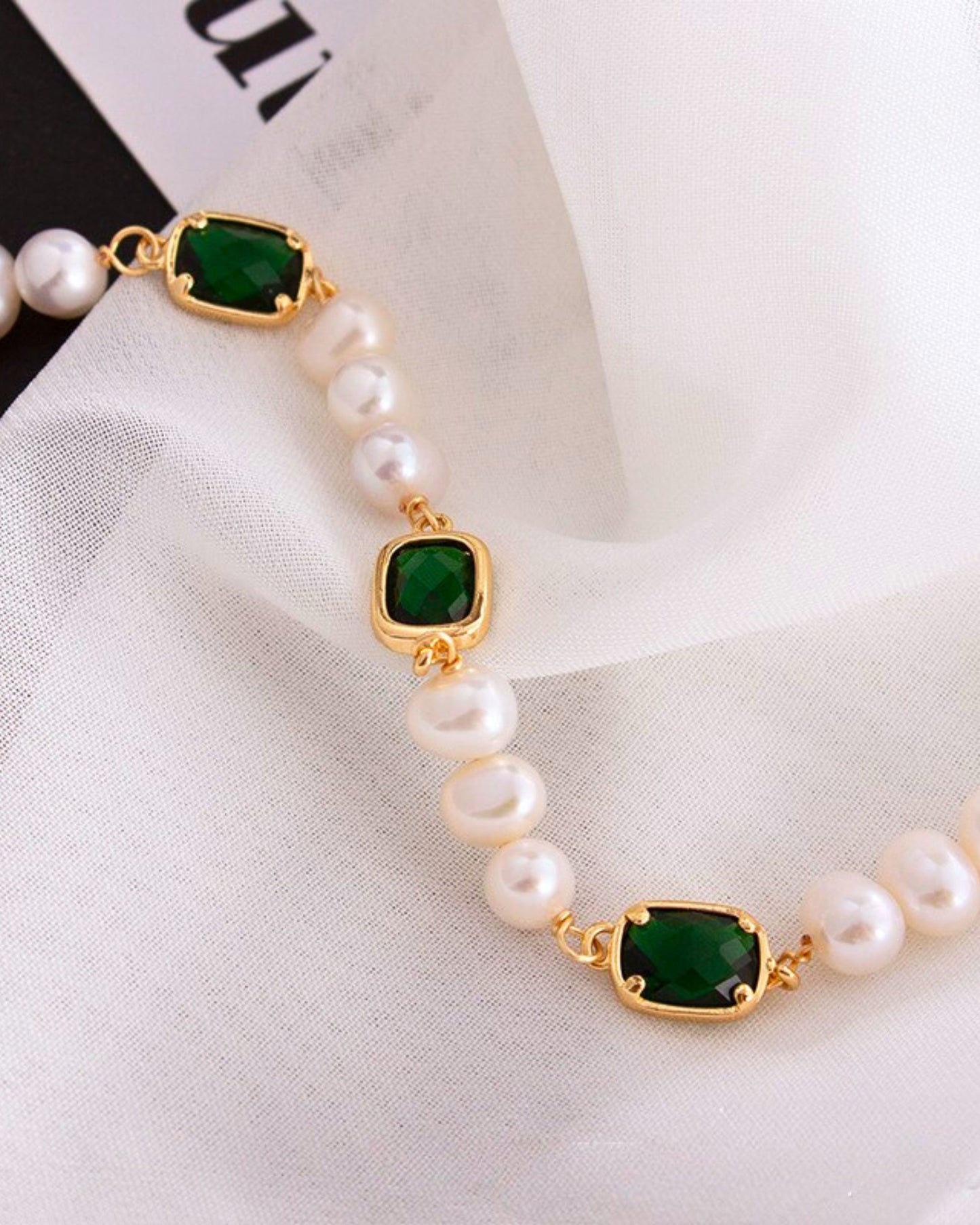 Gold_Emerald_Murmur_Pearl_Bracelet_3