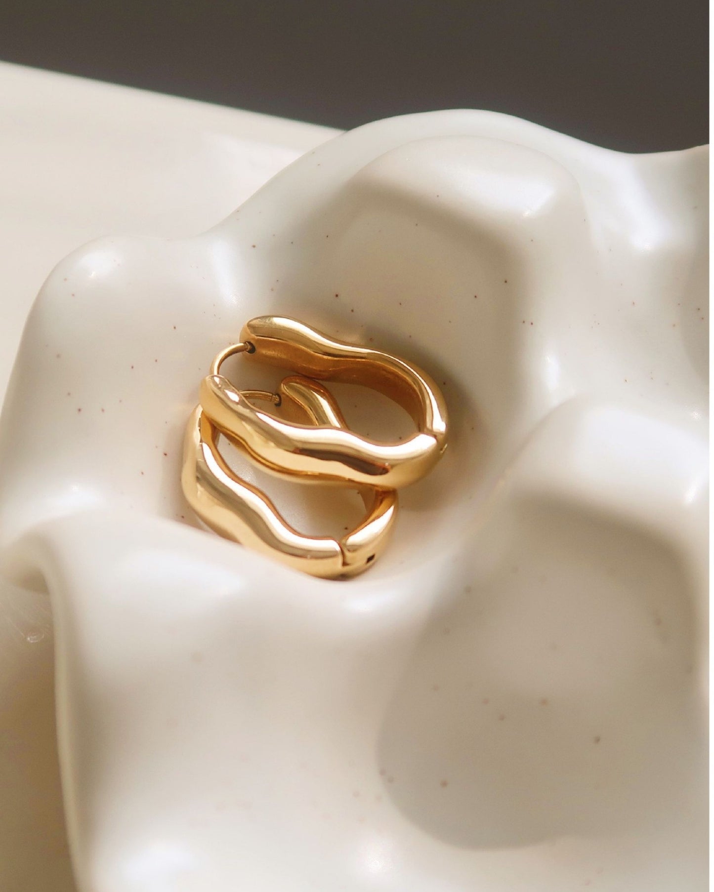Gold_Esagio_Hoop_Earrings_1