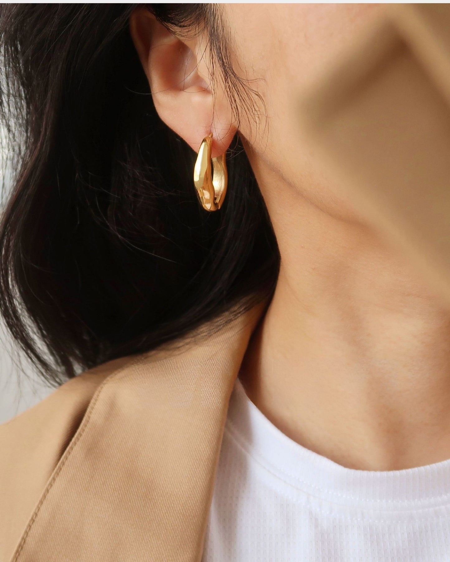 Gold_Esagio_Hoop_Earrings_2