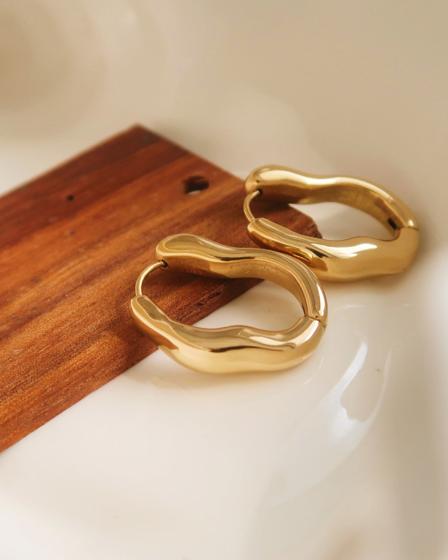 Gold_Esagio_Hoop_Earrings_3