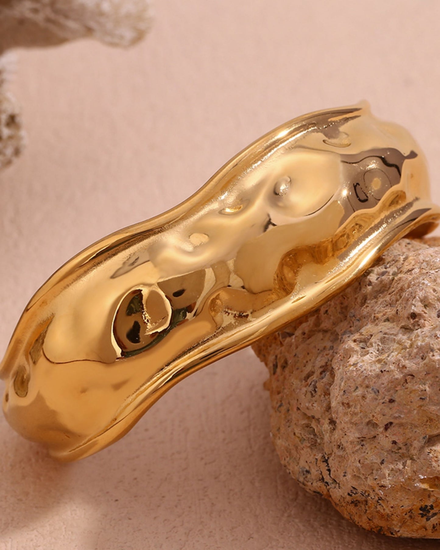 Gold_Hammered_Chunky_Bangle_2