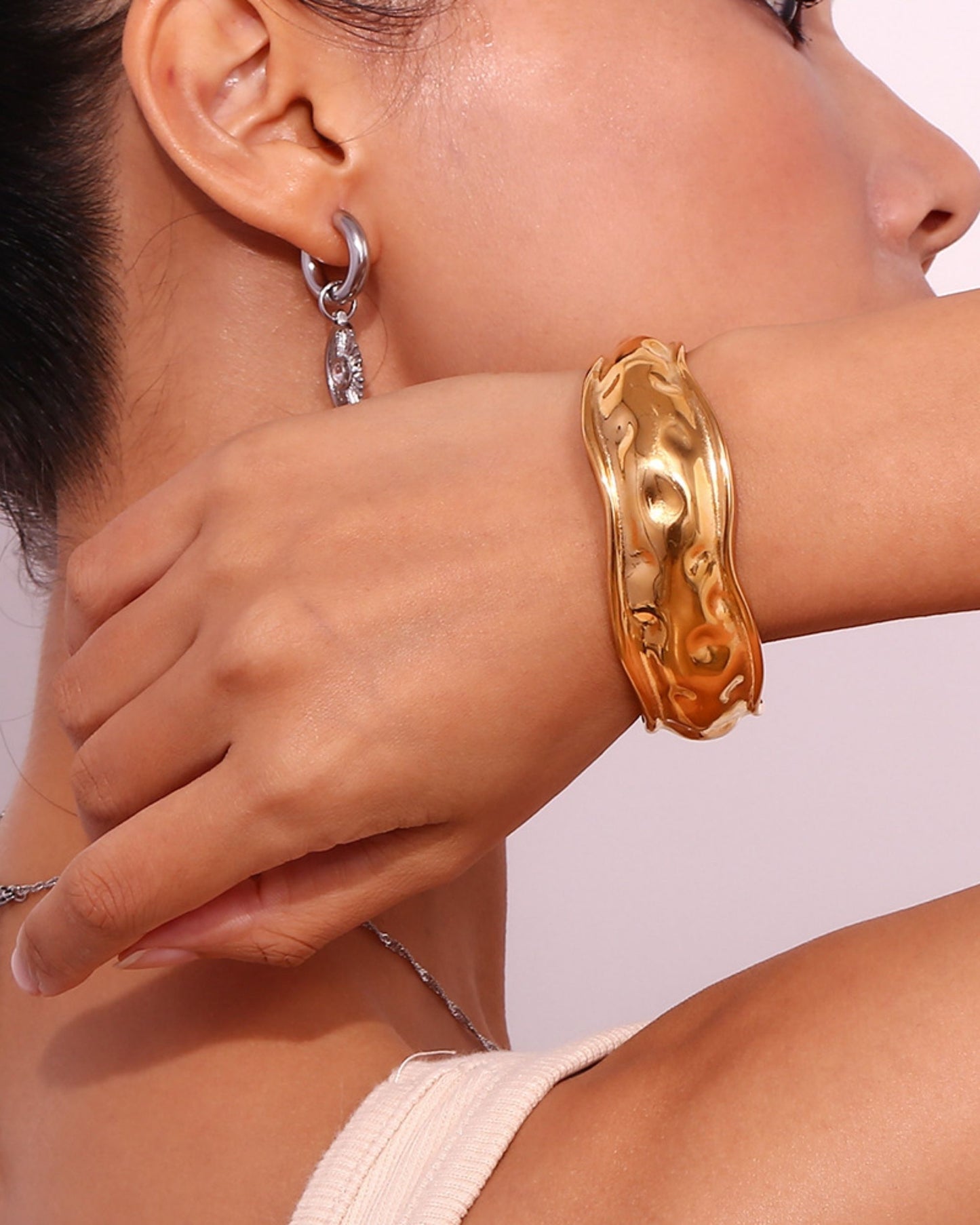 Gold_Hammered_Chunky_Bangle_3