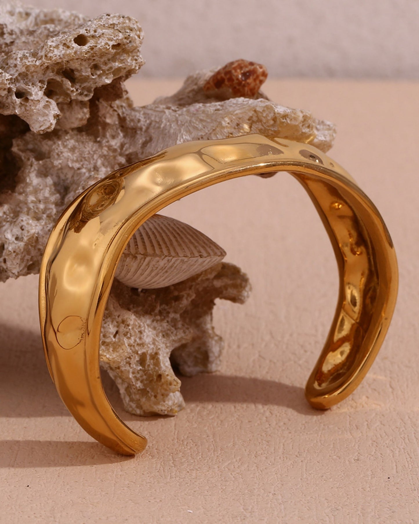 Gold_Hammered_Chunky_Bangle_4
