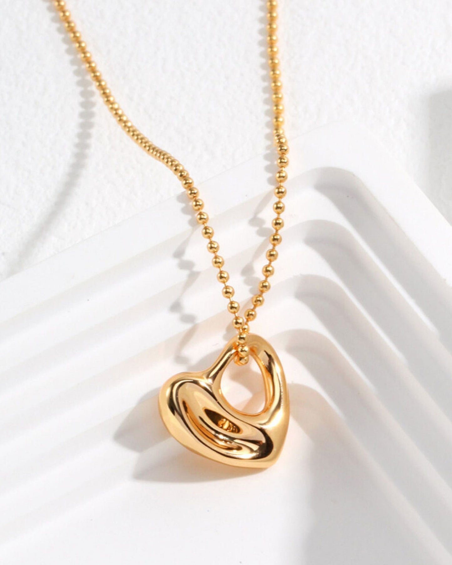 Gold_Heartline_Necklace_1