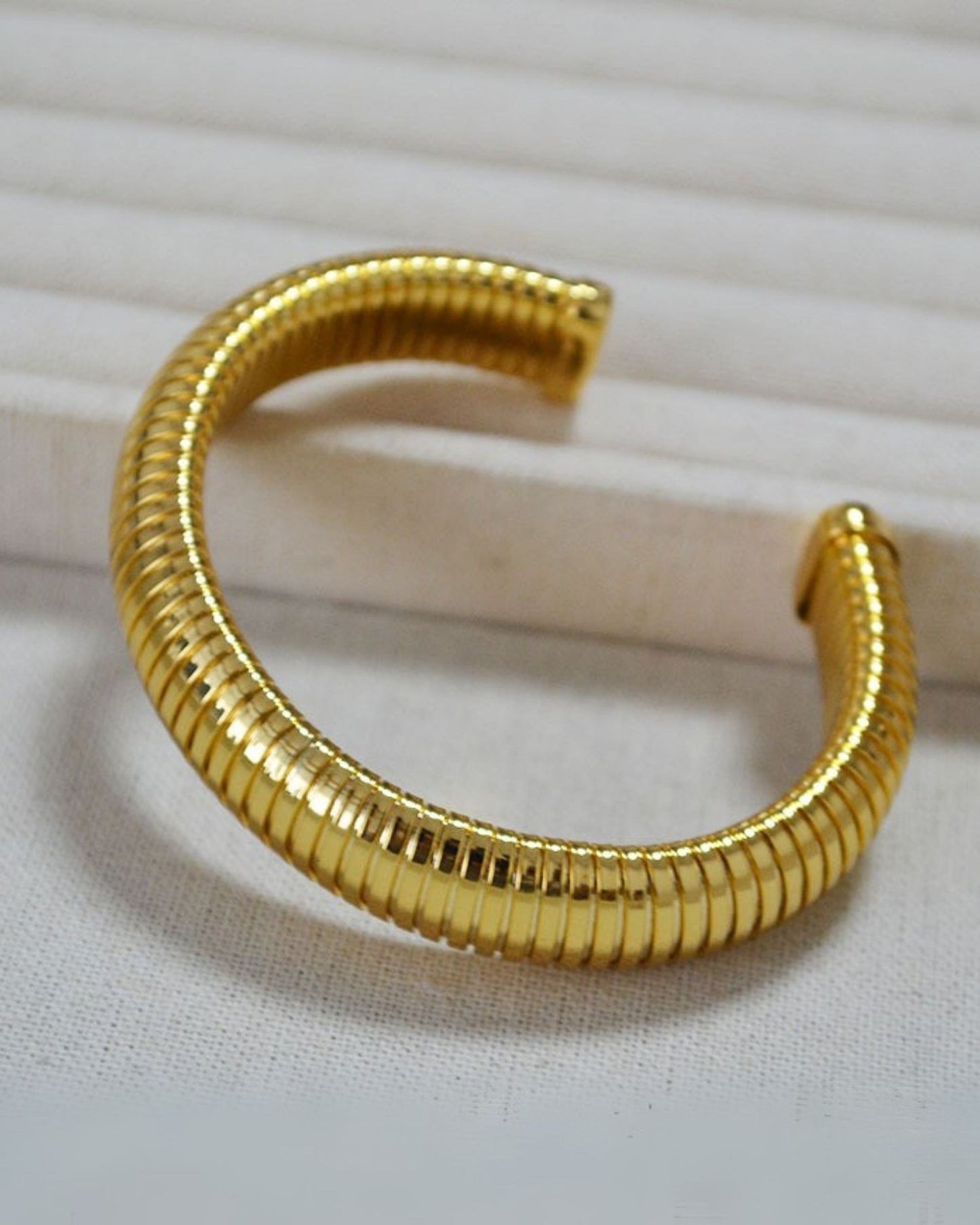 Gold_Helix_Curve_Bangle_1