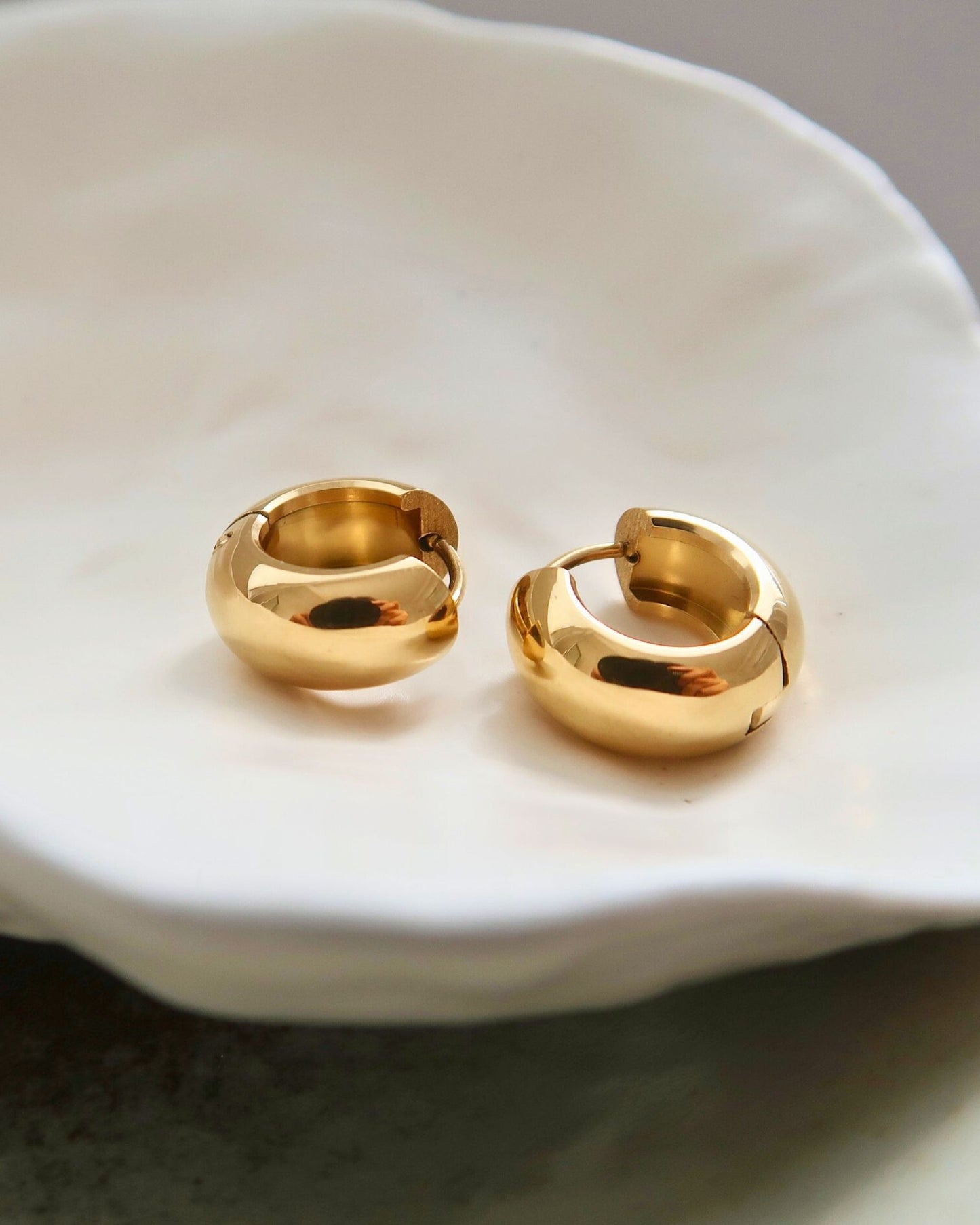 Gold_Huggie_Hoop_Earrings_3