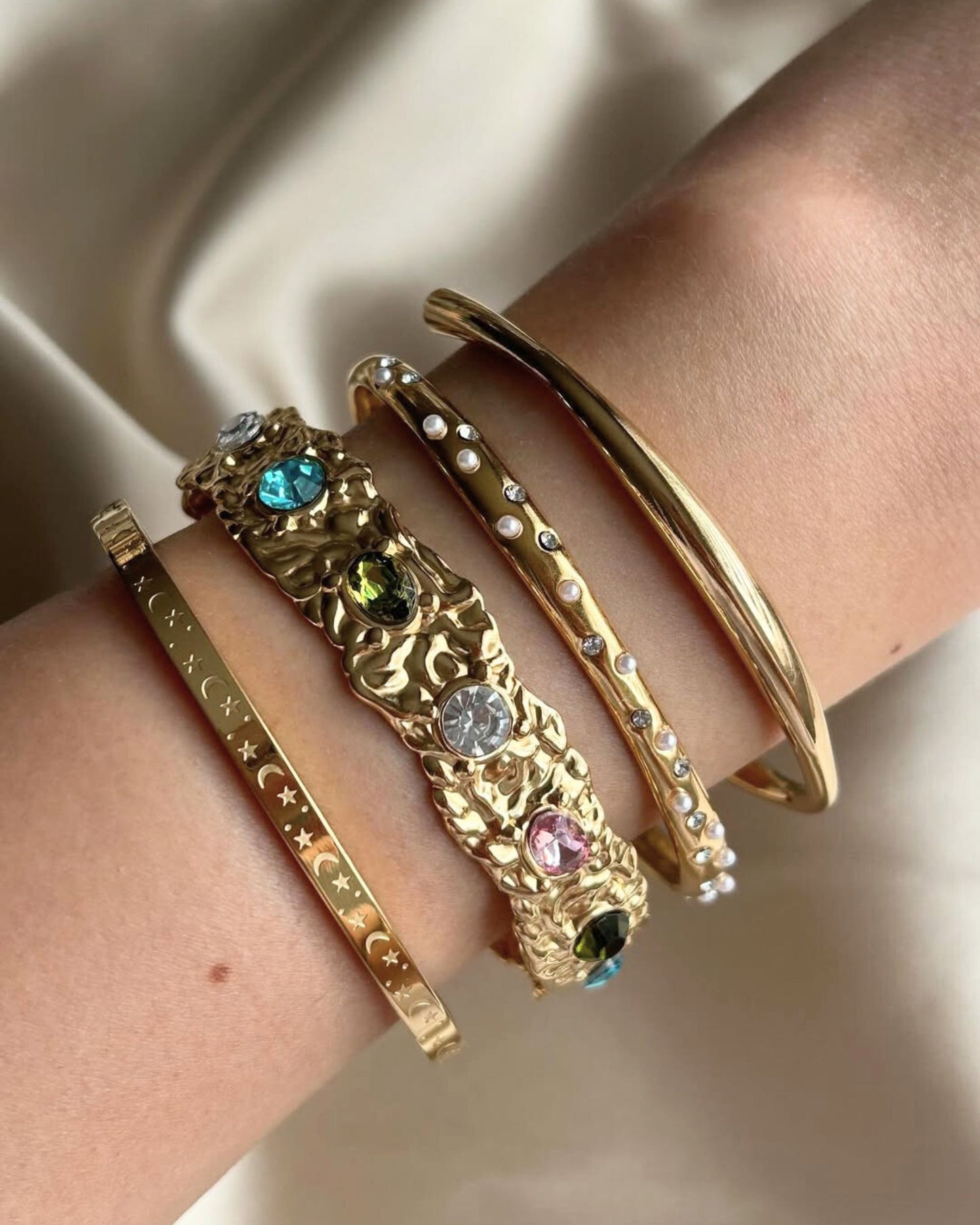 Gold_Iris_Textured_Bangle