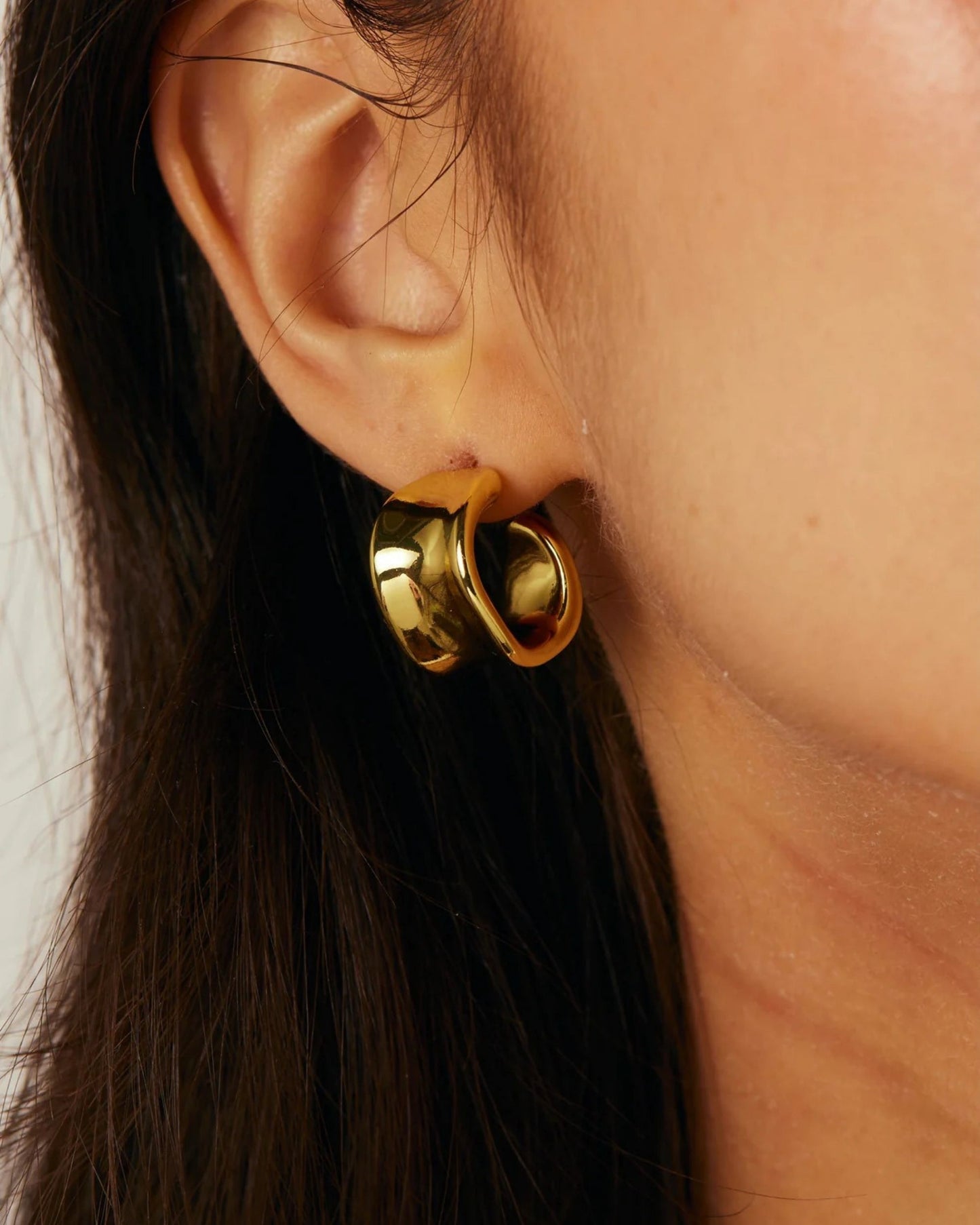 Gold_Isla_Hoop_Earrings_4