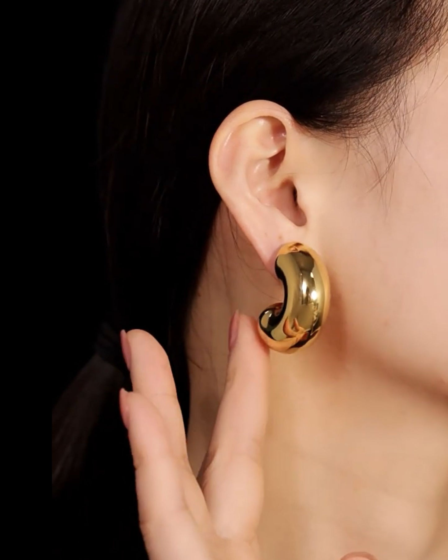 Gold_Juno_Hoop_Earrings_2