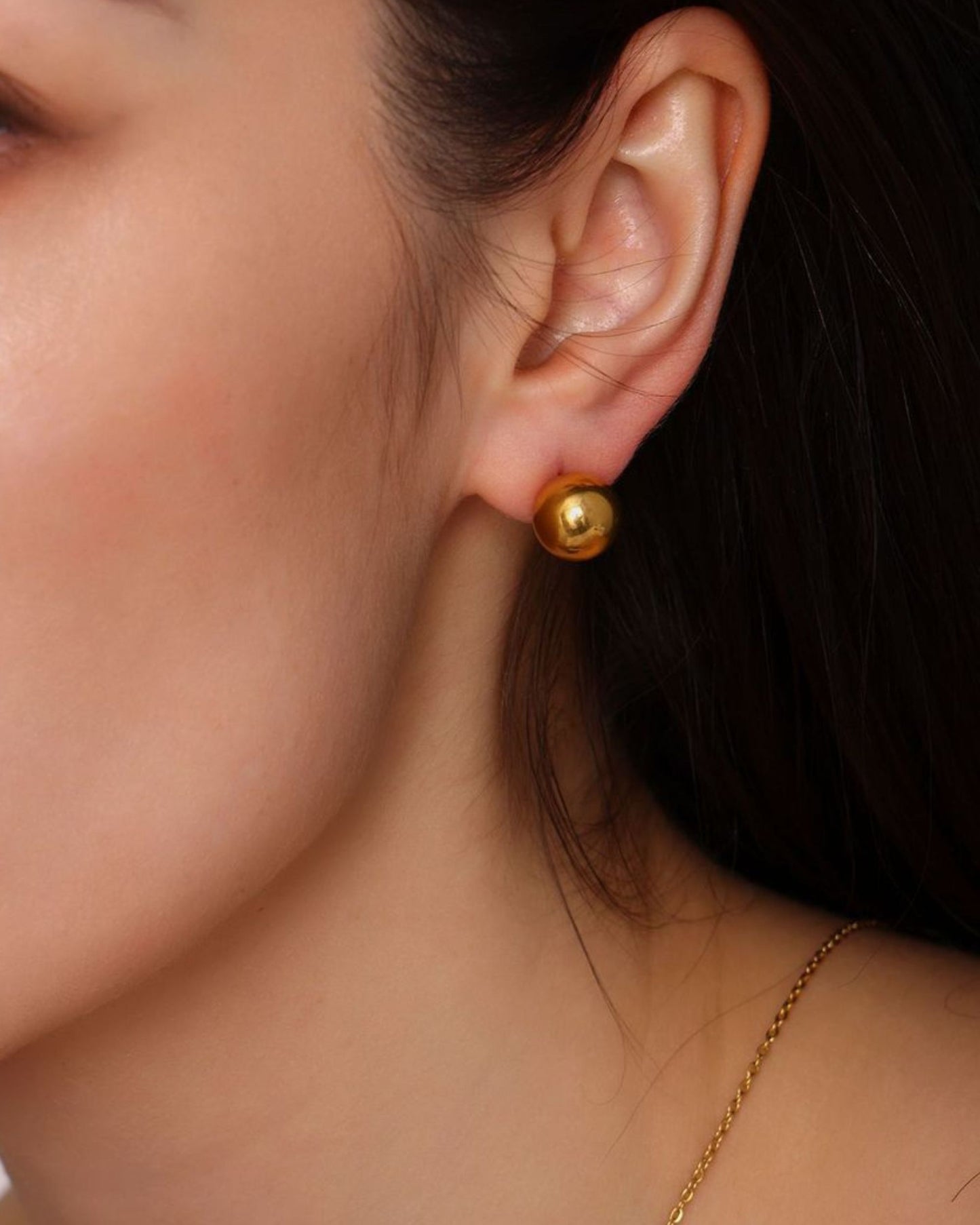 Gold_Juno_Hoop_Earrings_4