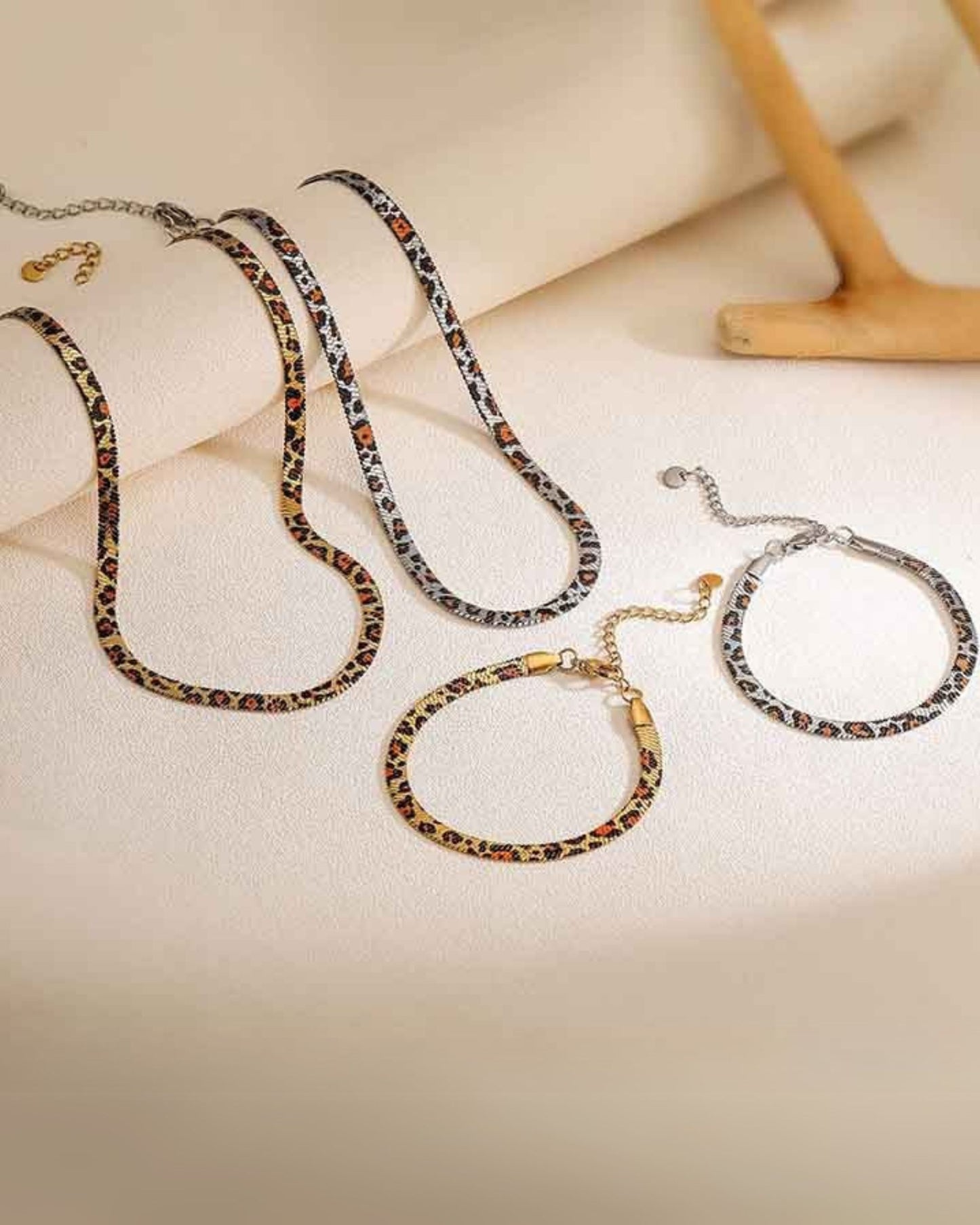 Gold_Leopard_Wild_Herringbone_Chain_Necklace_2