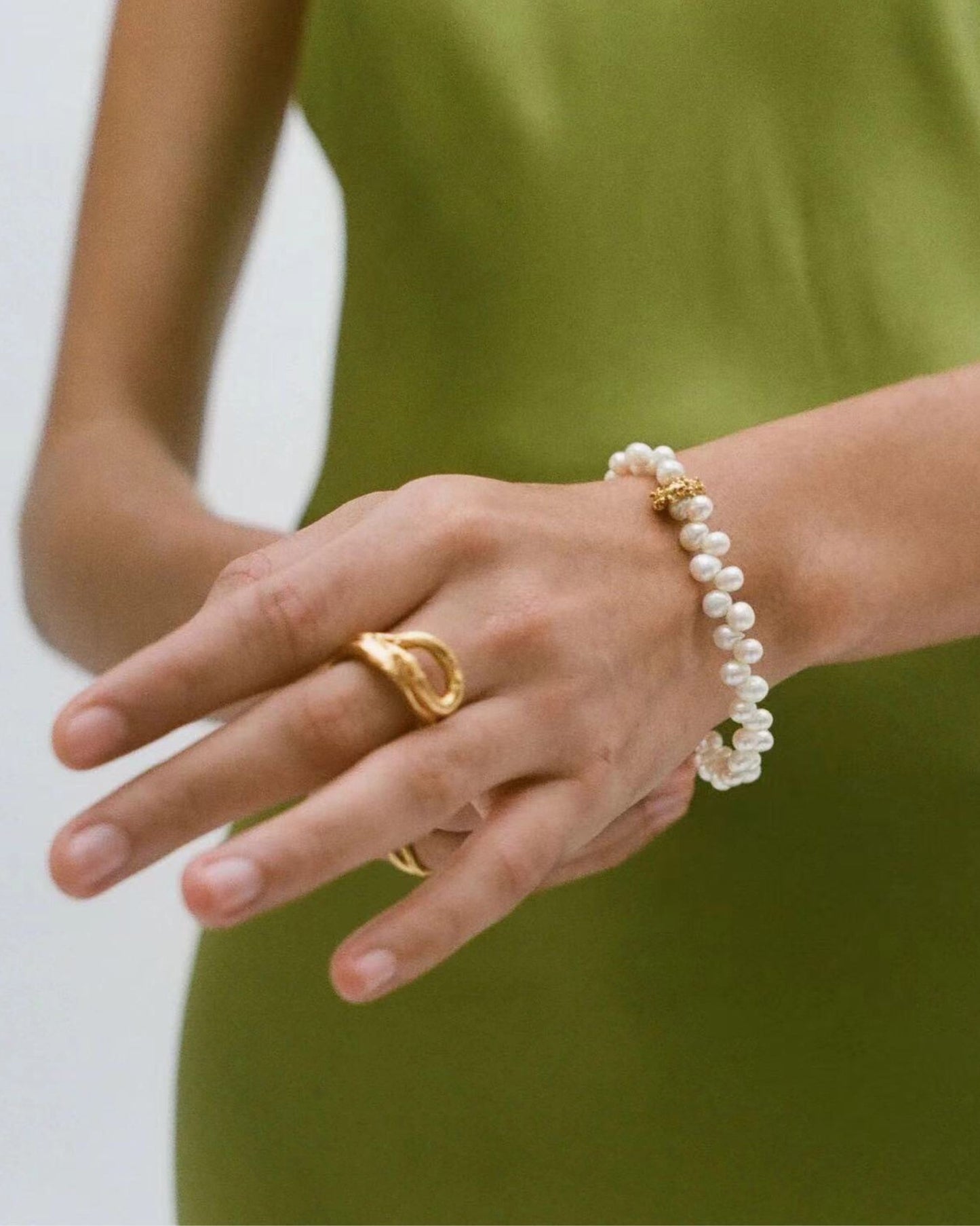Gold_Lilium_Bracelet_2