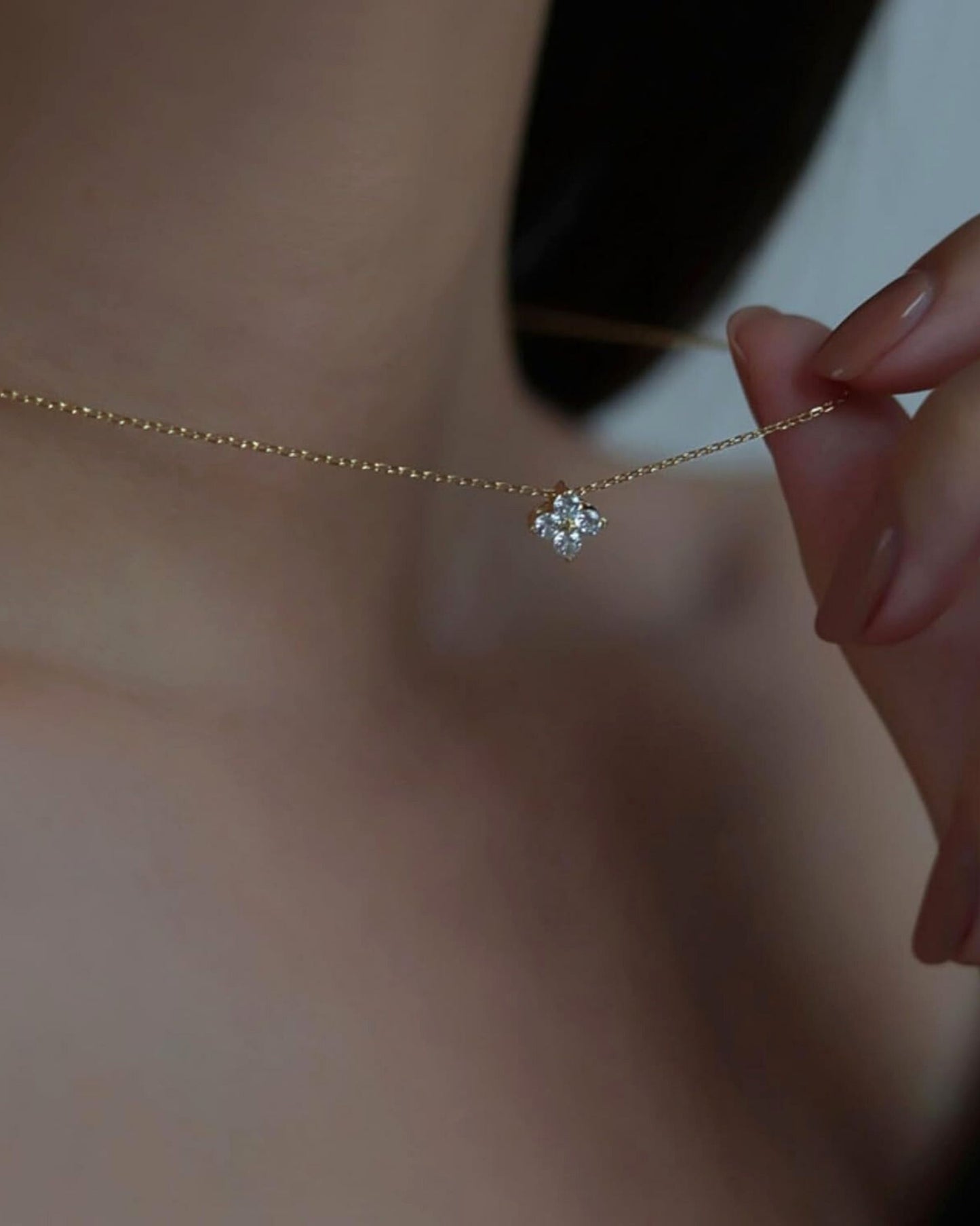 Gold_Lucky_Clover_Pendant_Necklace_3