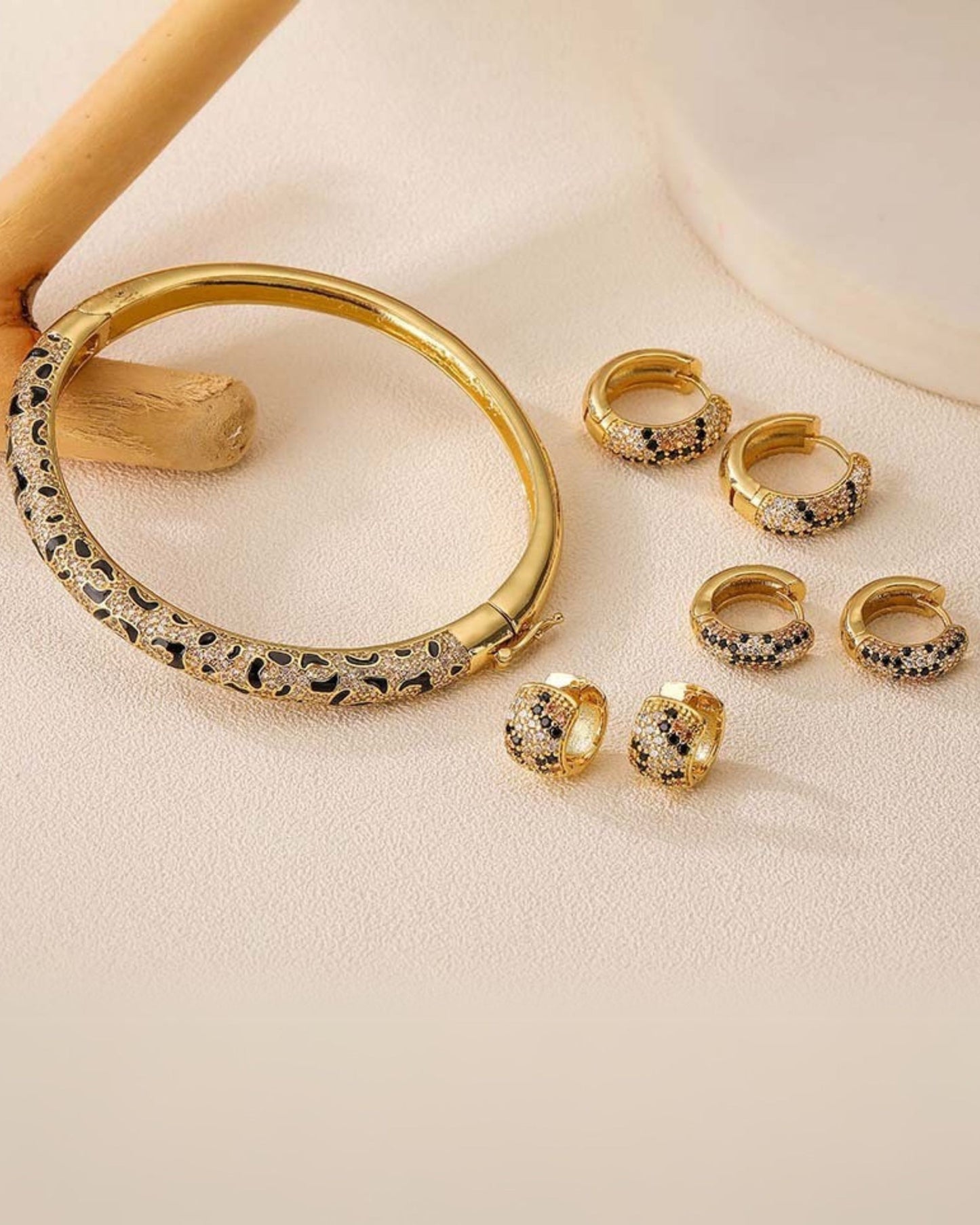 Gold_Mirage_Leopard_Wild_Bangle_2