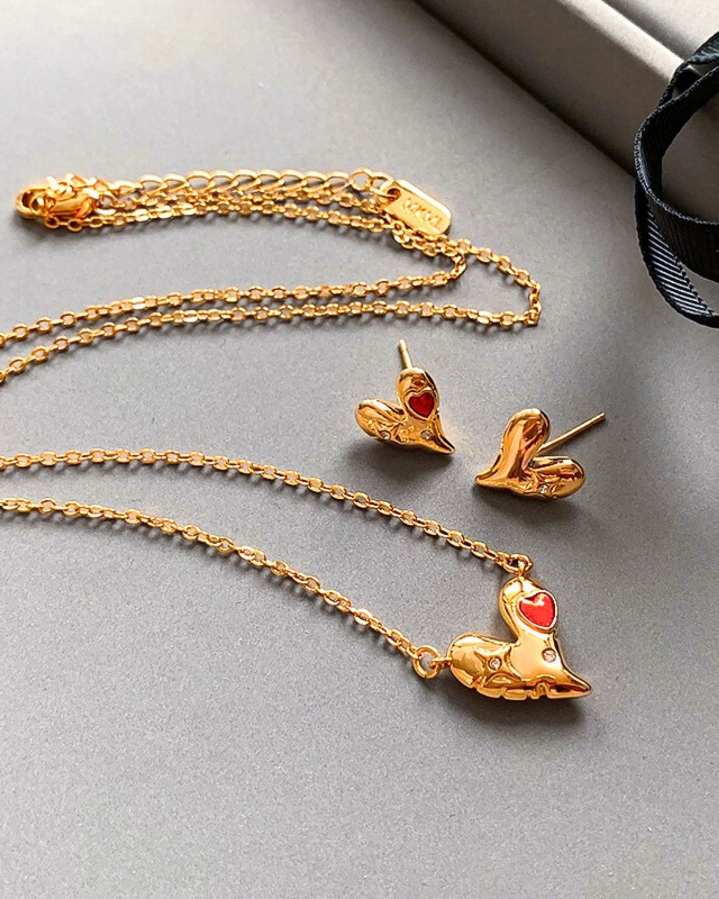 Gold_Moonpool_Necklace_5