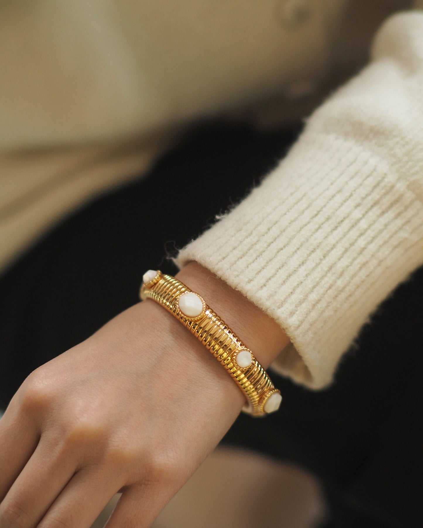 Gold_Mythic_Ivory_Bangle_3
