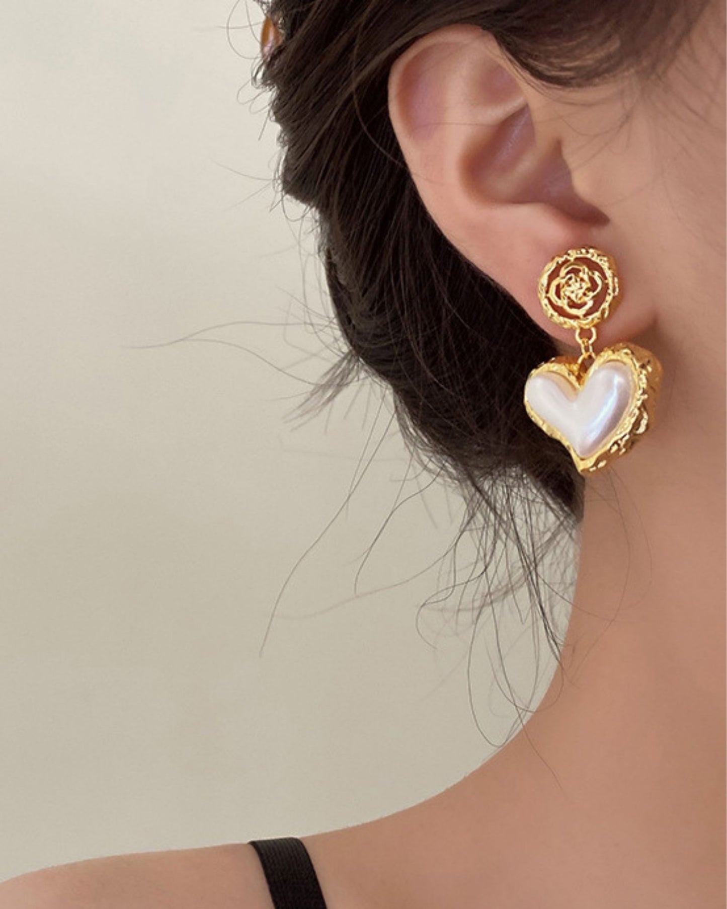 Gold_Novaheart_Earrings_2