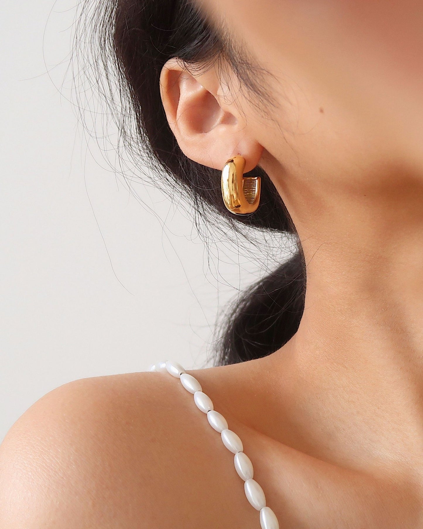 Gold_Open_Square_Stud_Earrings_2