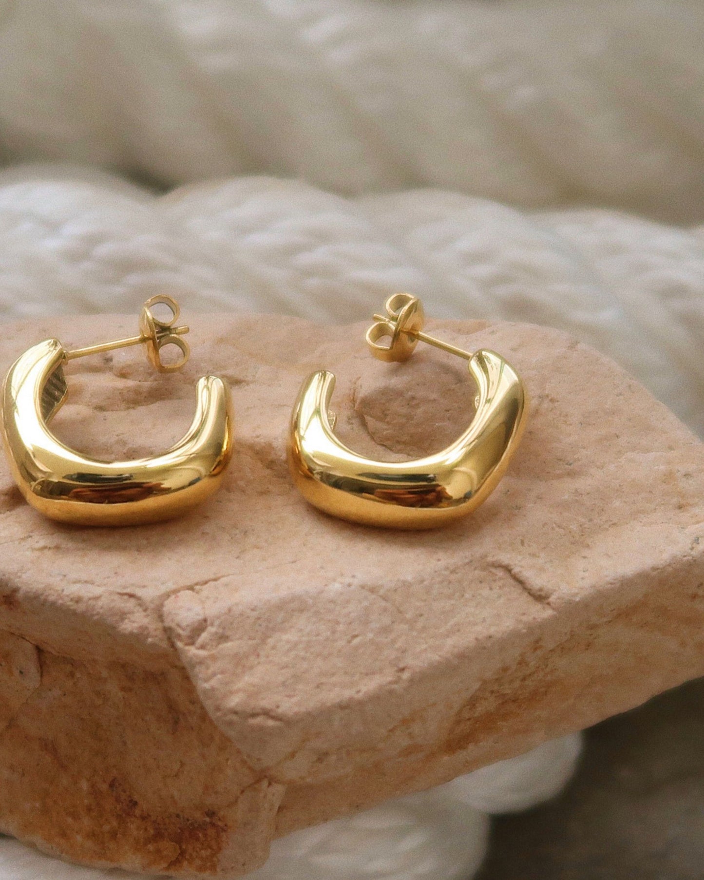 Gold_Open_Square_Stud_Earrings_3
