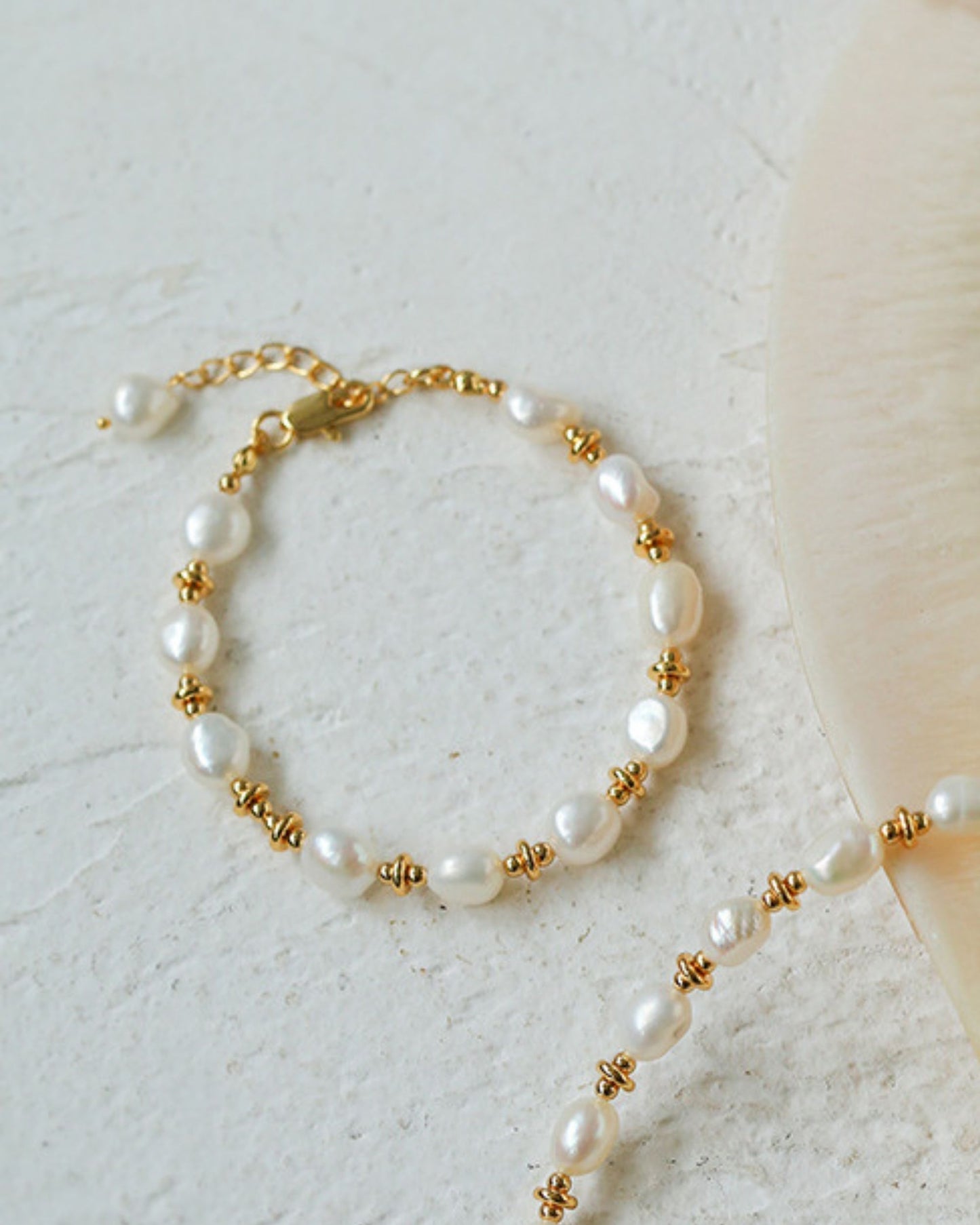 Gold_Pearl_Aurora_Bracelet_1