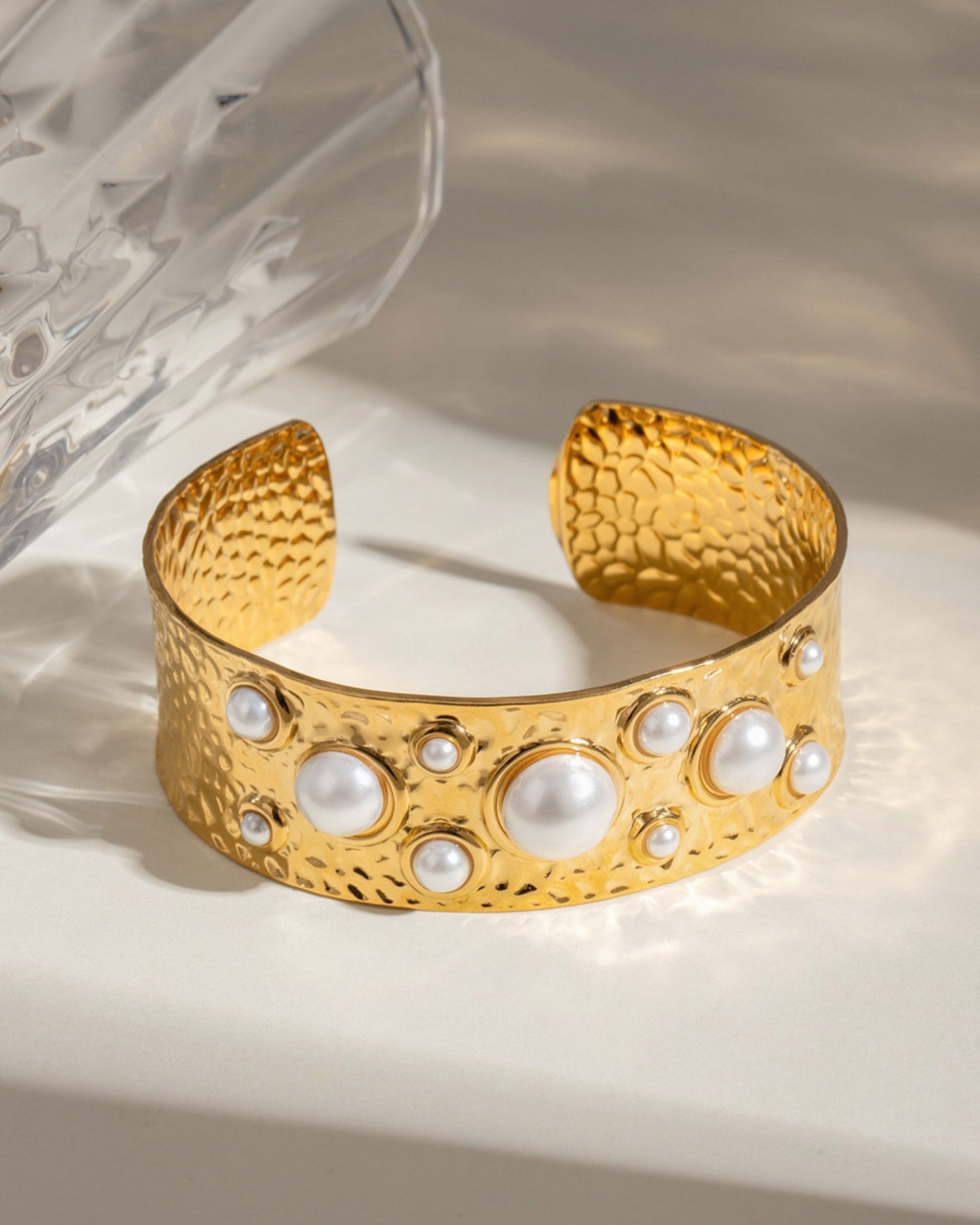 Gold_Pearl_Embedded_Hammered_Bangle_2