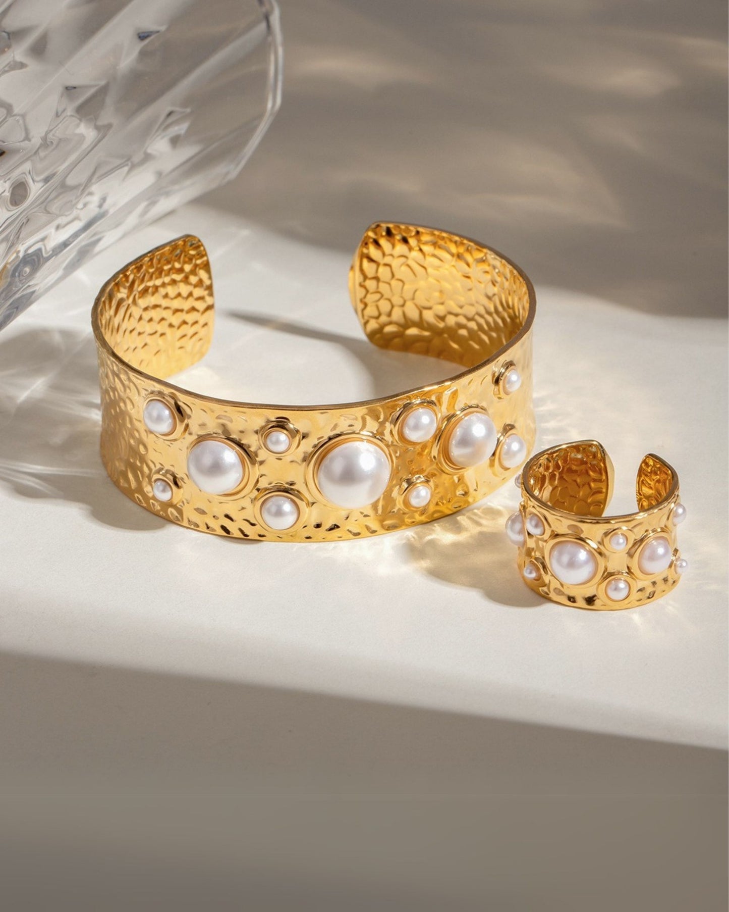 Gold_Pearl_Embedded_Hammered_Bangle_3