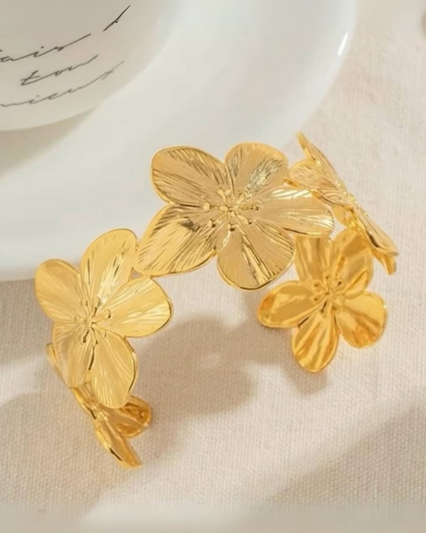 Gold_Petal_Dream_Bangle_3