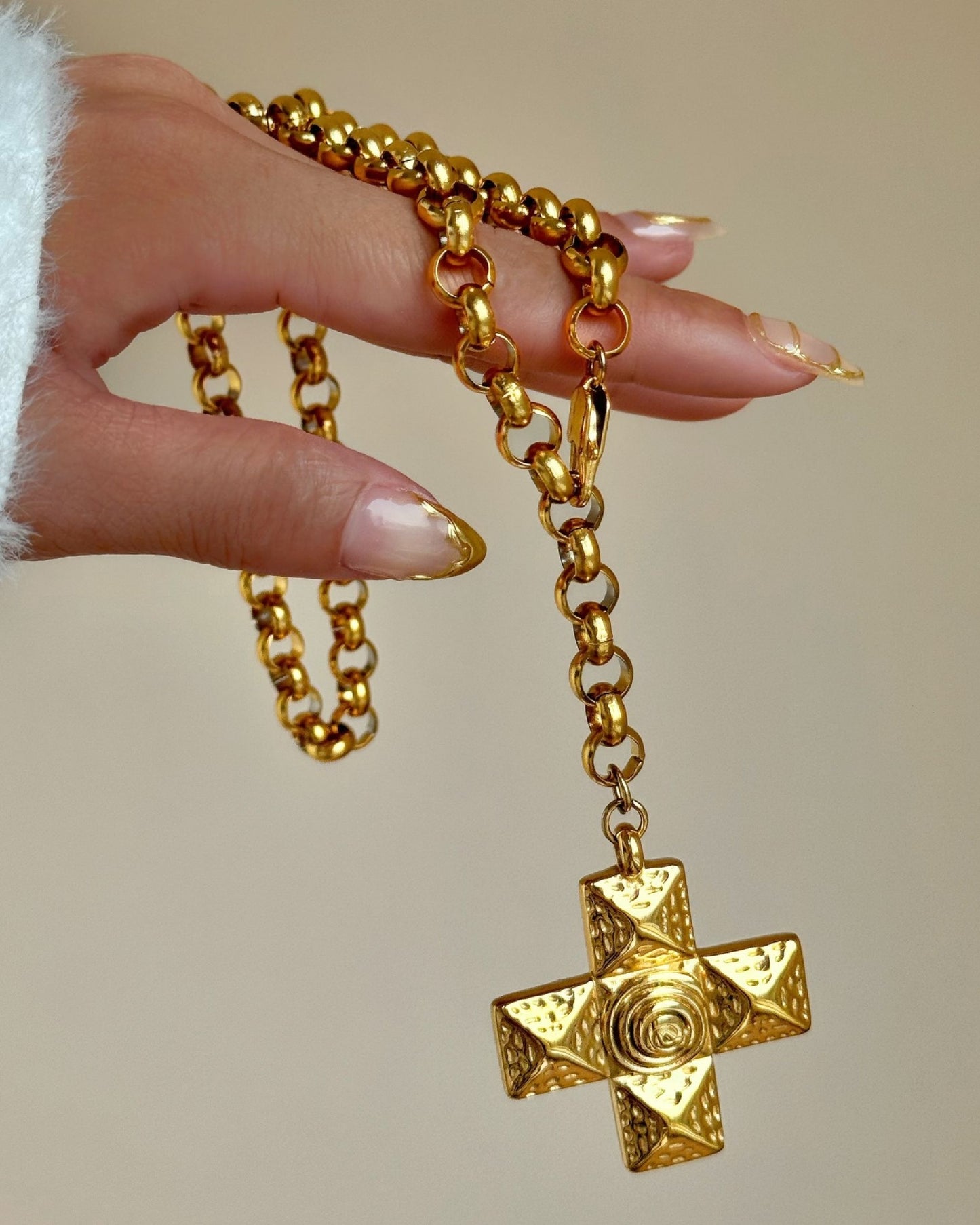 Gold_Ripple_Cross_Necklace_3
